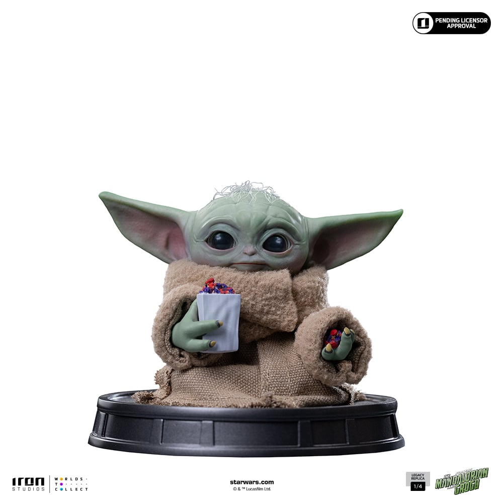 Star Wars: The Mandalorian & Grogu Legacy Replica Grogu Popcorn Time 1/4 Scale Statue Gallery Image 5