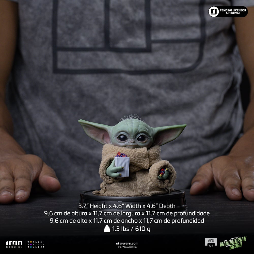Star Wars: The Mandalorian & Grogu Legacy Replica Grogu Popcorn Time 1/4 Scale Statue Gallery Image 6