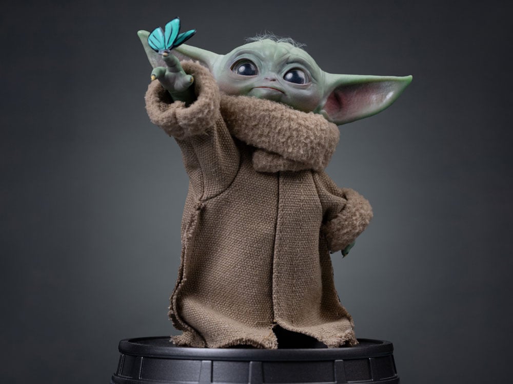 Star Wars: The Mandalorian & Grogu Legacy Replica Grogu Butterfly Wonder 1/4 Scale Statue Gallery Image 1