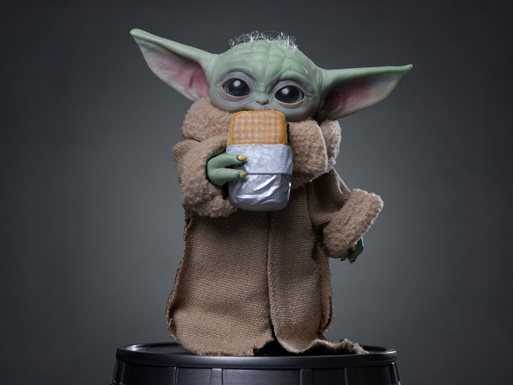 Star Wars: The Mandalorian & Grogu Legacy Replica Grogu Food Cart Snack 1/4 Scale Statue Gallery Image 1