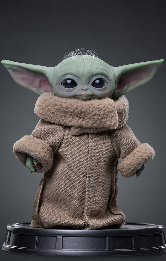 Star Wars: The Mandalorian & Grogu Legacy Replica Grogu Always Curious 1/4 Scale Statue Gallery Image 4