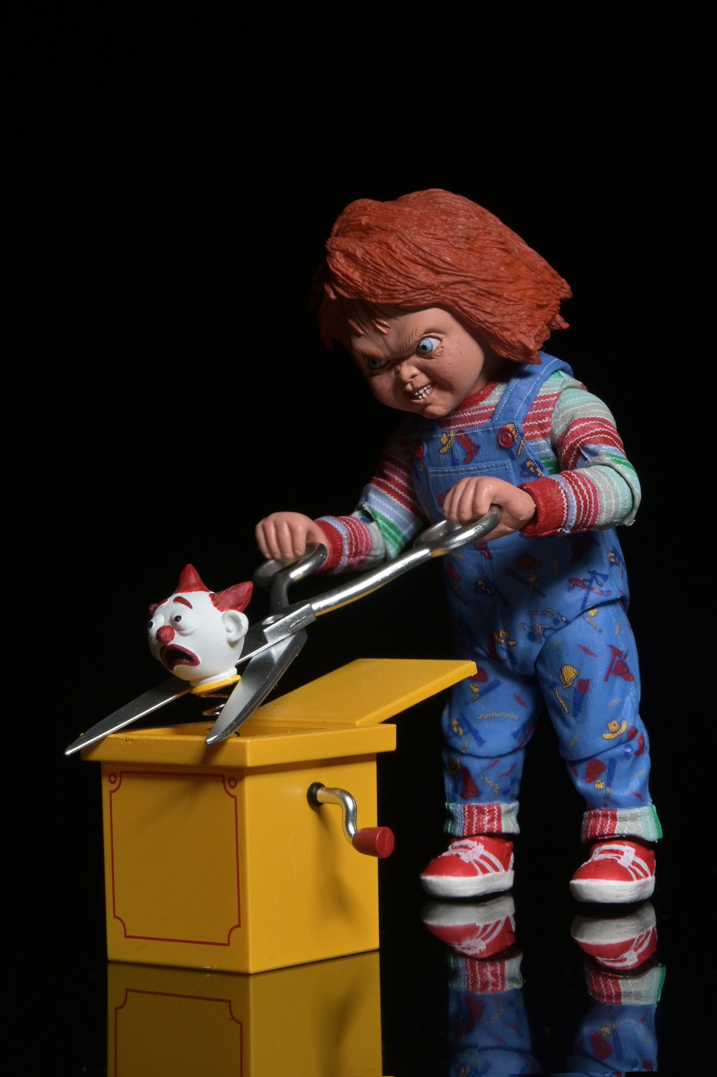 Child's Play 2 Ultimate Chucky Action Figure Gallery Image 11