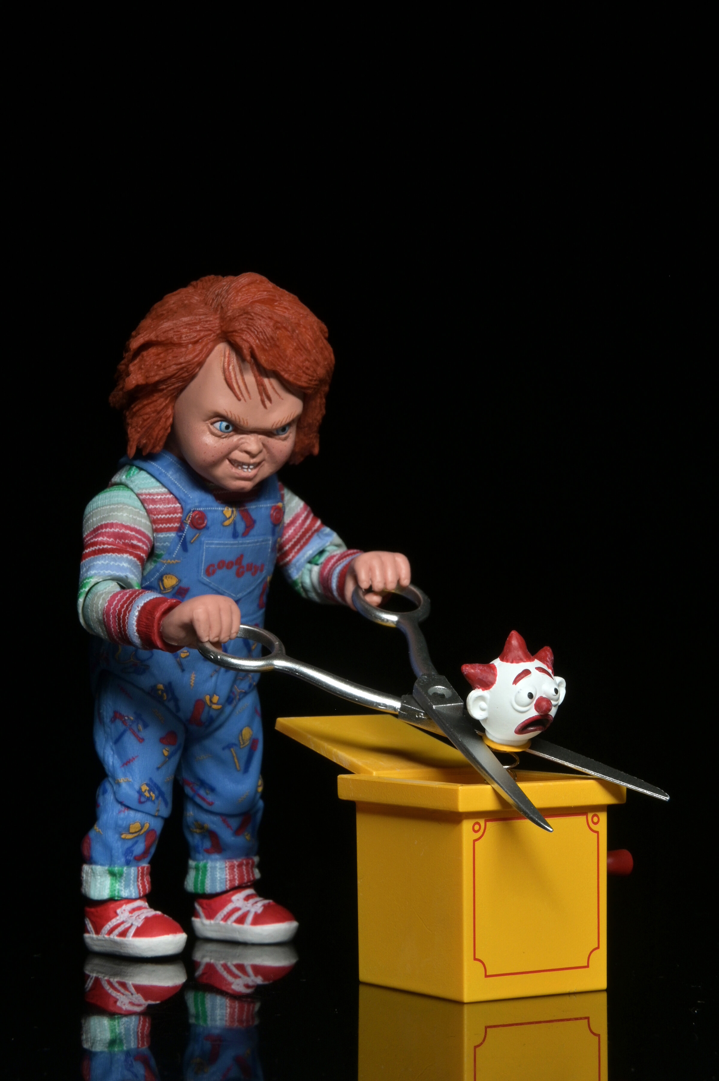 Child's Play 2 Ultimate Chucky Action Figure Gallery Image 10