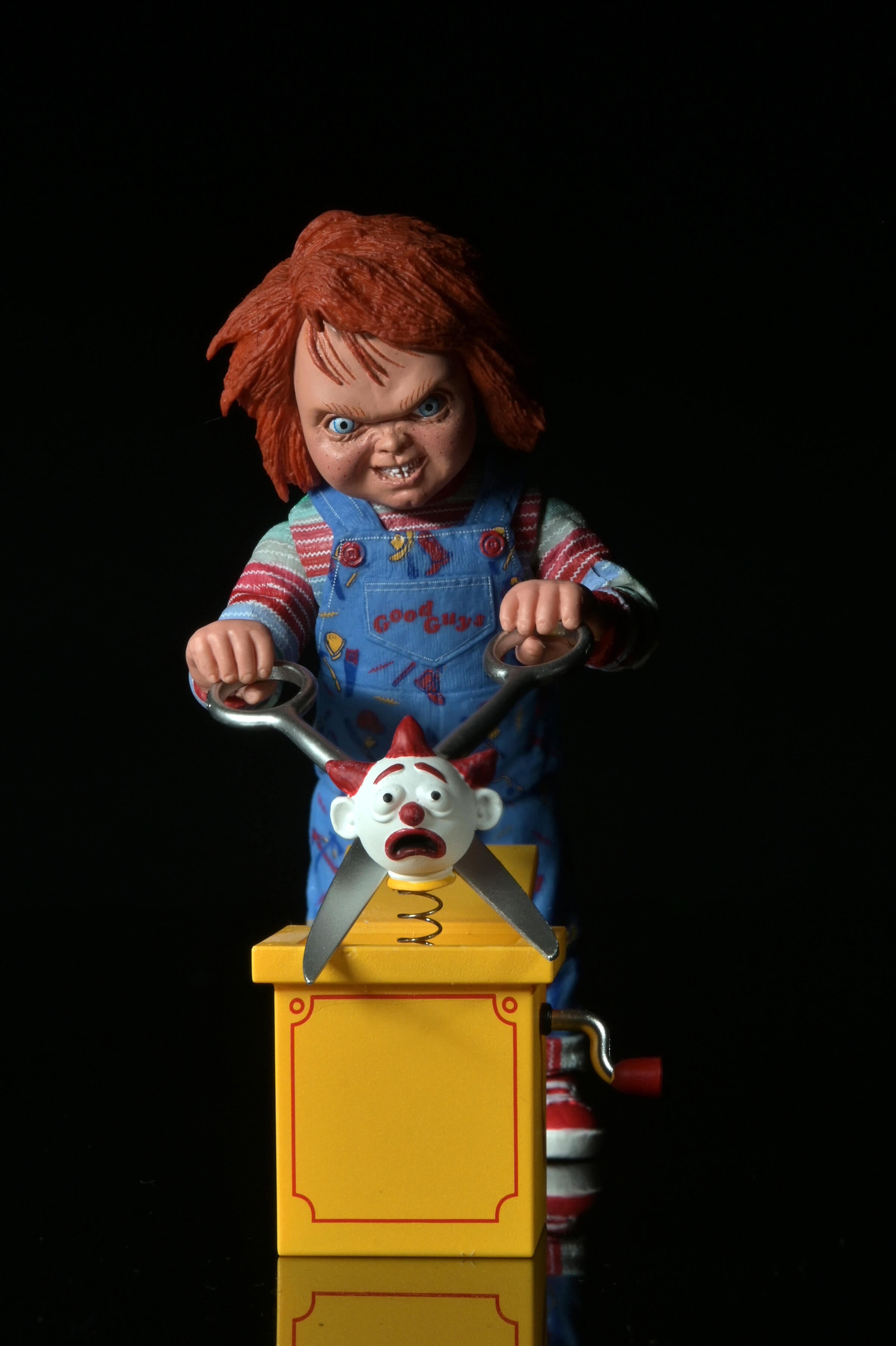 Child's Play 2 Ultimate Chucky Action Figure Gallery Image 9