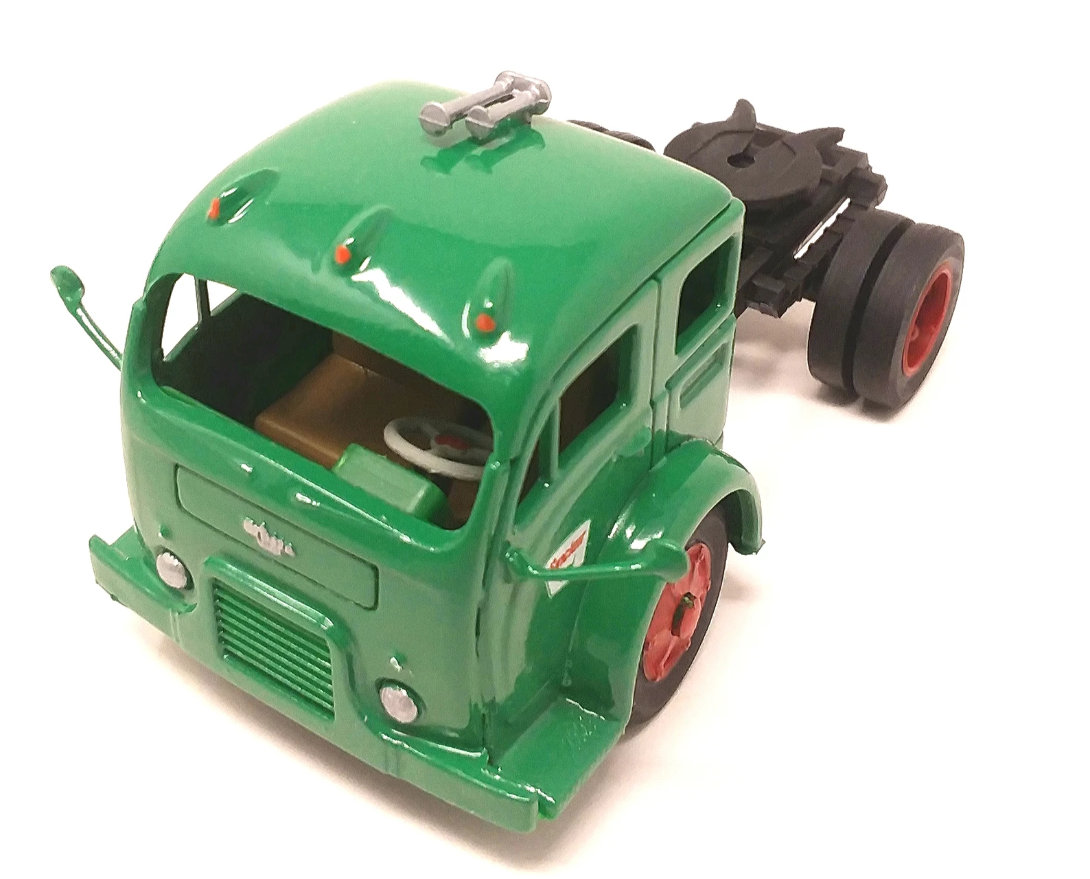 Sinclair Vintage White-Fruehauf Dino Gasoline Truck 1/48 Scale Model Kit Gallery Image 4