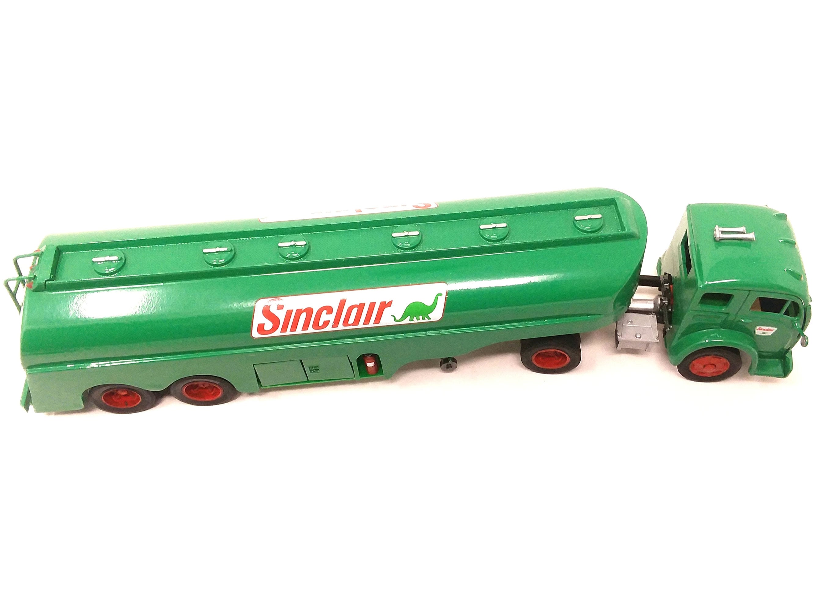 Sinclair Vintage White-Fruehauf Dino Gasoline Truck 1/48 Scale Model Kit Gallery Image 3