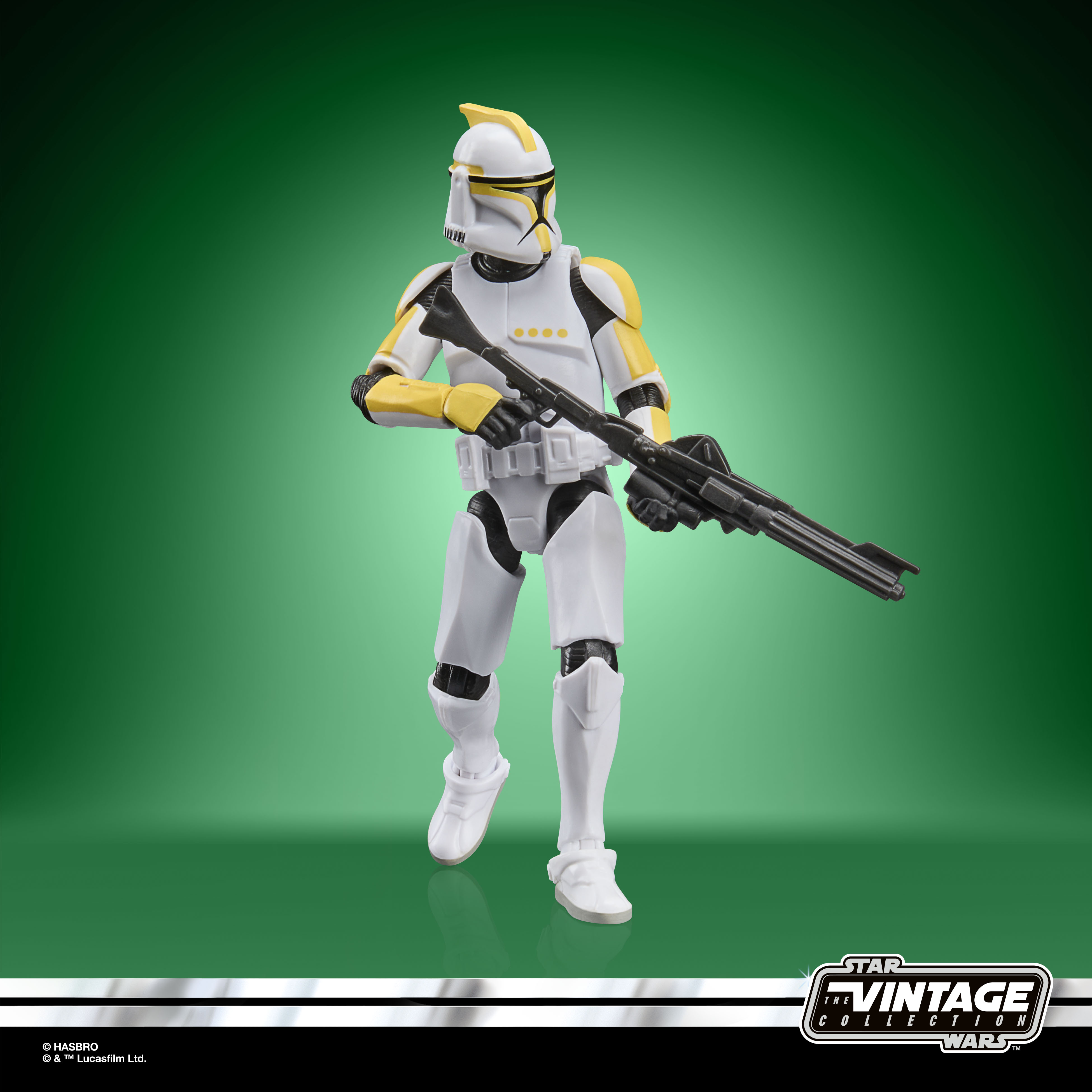 Star Wars: The Vintage Collection Clone Trooper Commander (Attack of the Clones) Action Figure Gallery Image 6