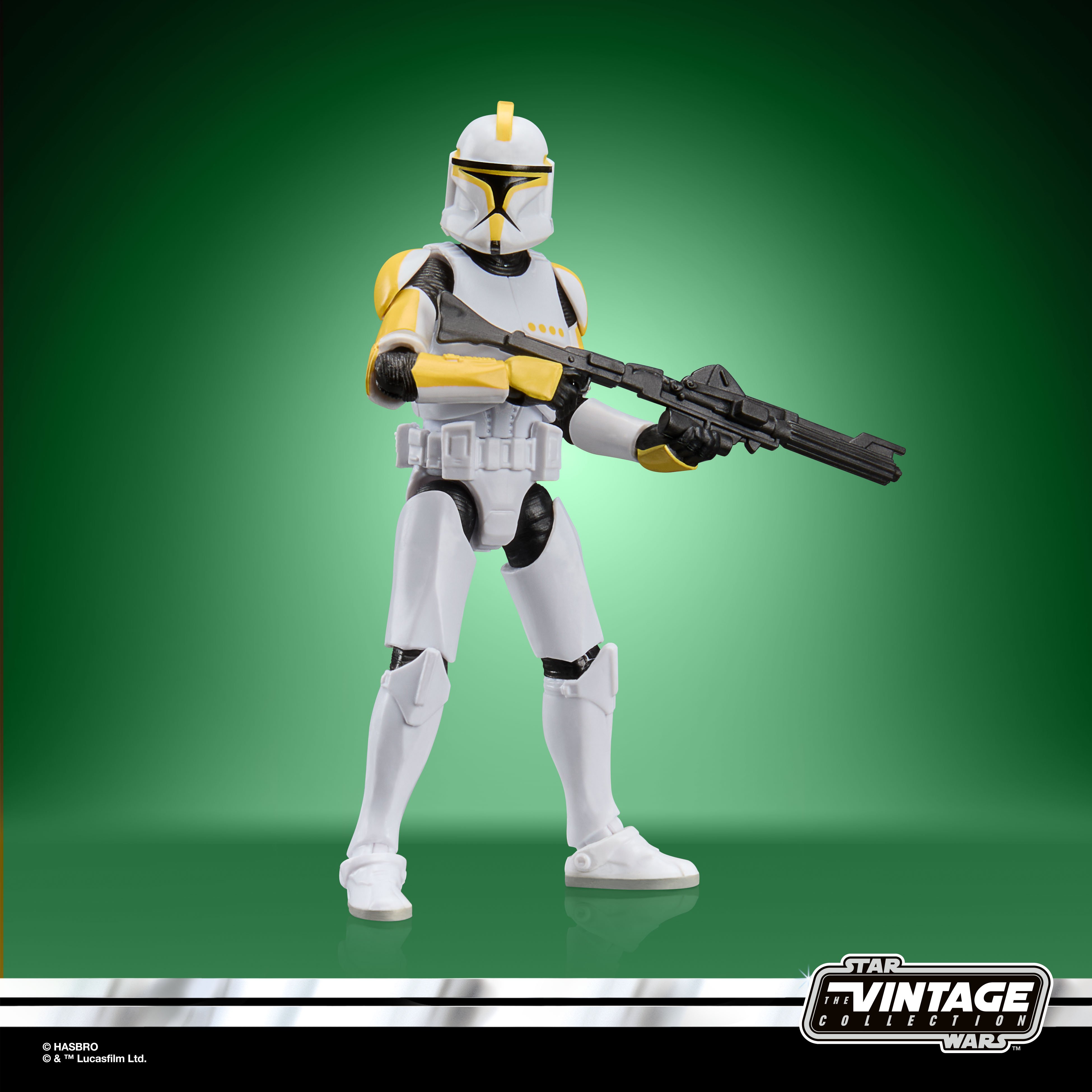 Star Wars: The Vintage Collection Clone Trooper Commander (Attack of the Clones) Action Figure Gallery Image 3