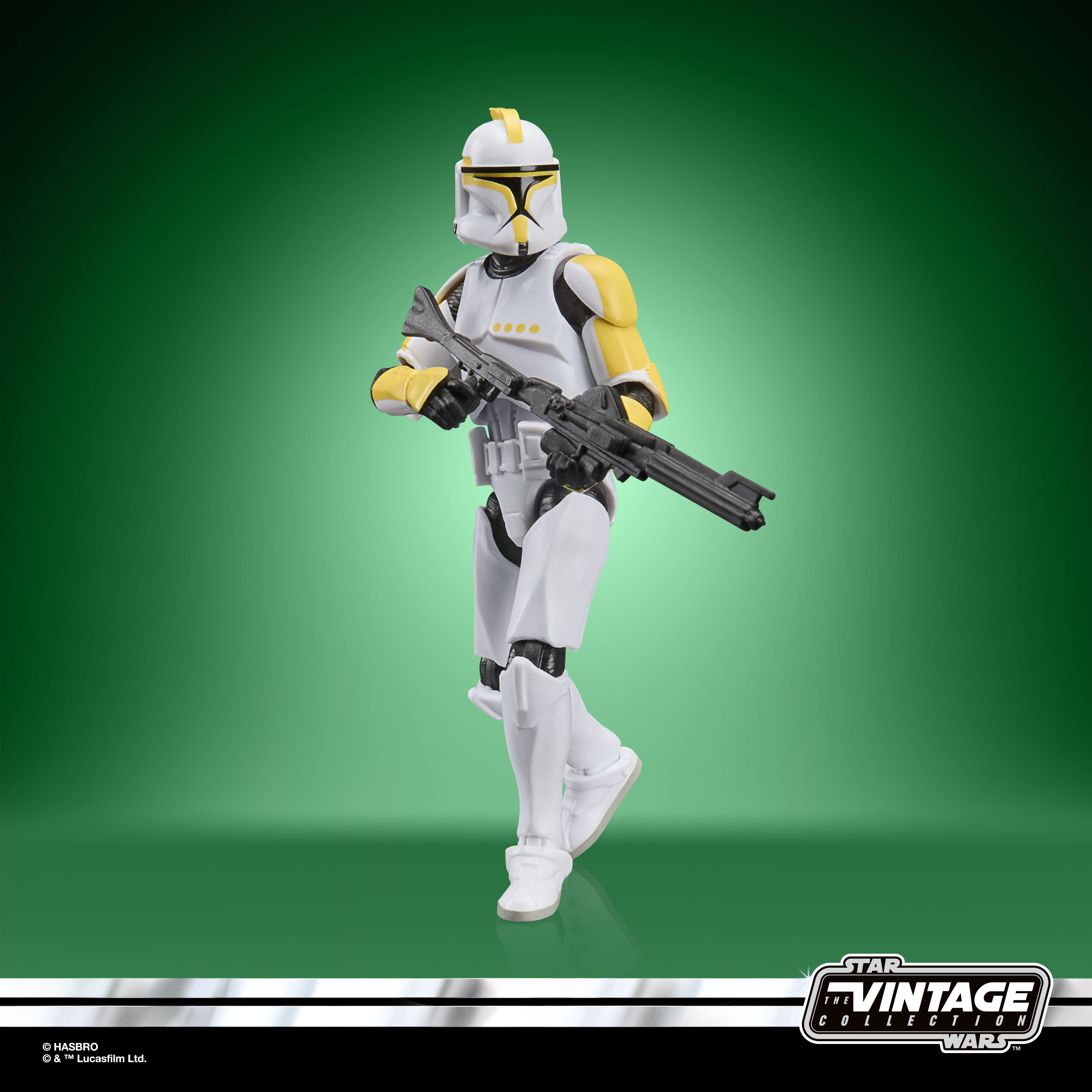 Star Wars: The Vintage Collection Clone Trooper Commander (Attack of the Clones) Action Figure Gallery Image 4