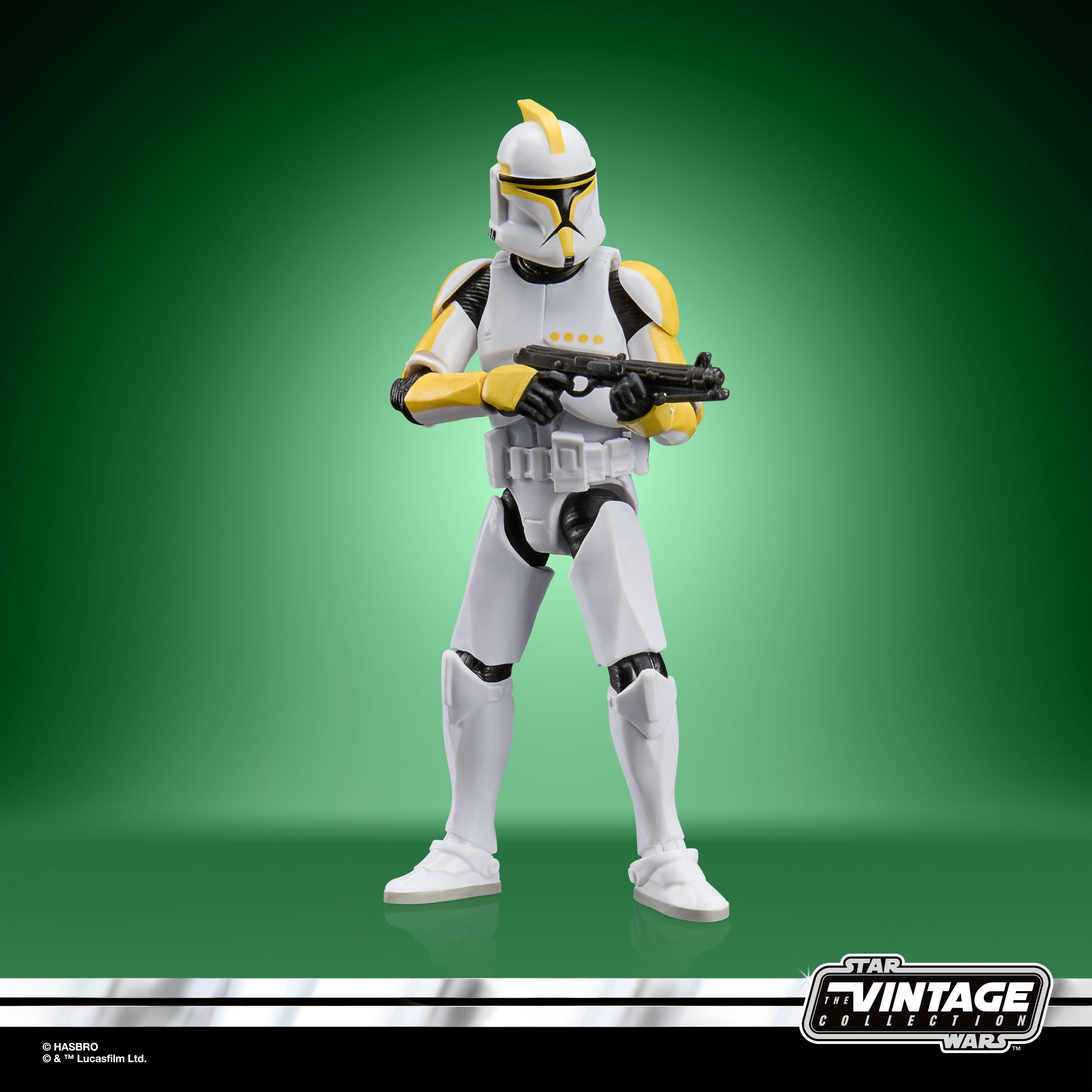 Star Wars: The Vintage Collection Clone Trooper Commander (Attack of the Clones) Action Figure Gallery Image 7