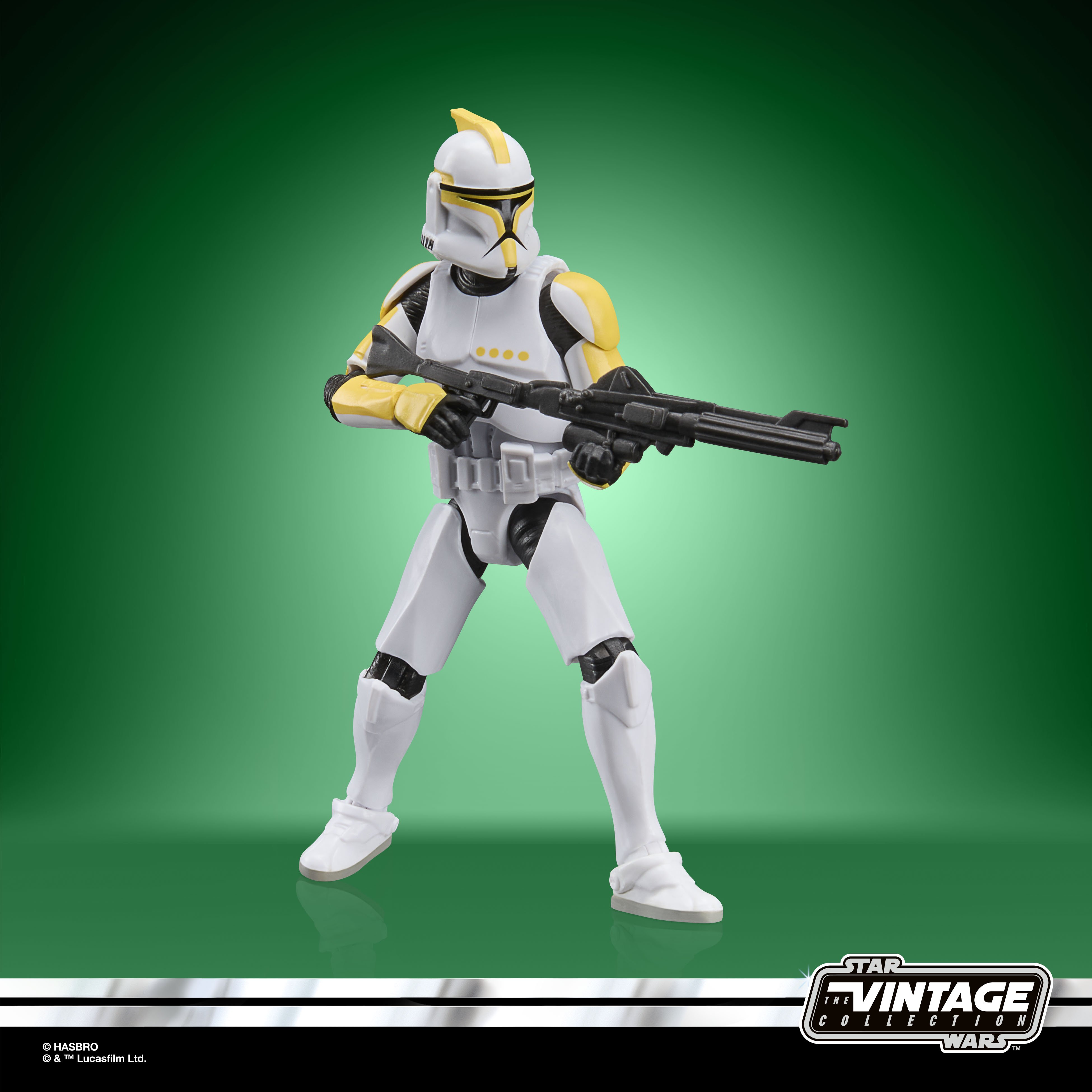 Star Wars: The Vintage Collection Clone Trooper Commander (Attack of the Clones) Action Figure Gallery Image 5