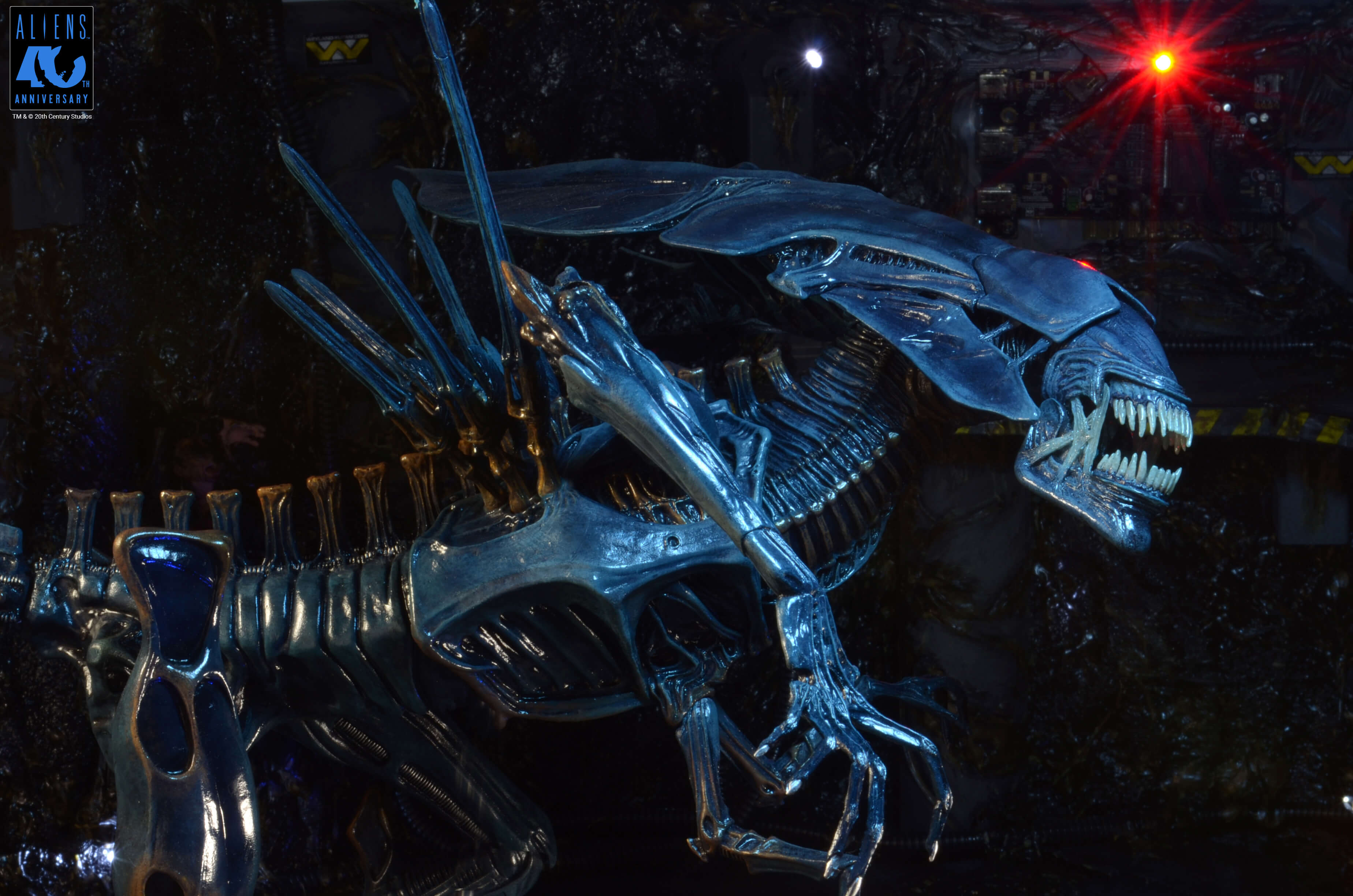 Aliens 40th Anniversary Alien Queen Deluxe Action Figure Gallery Image 7
