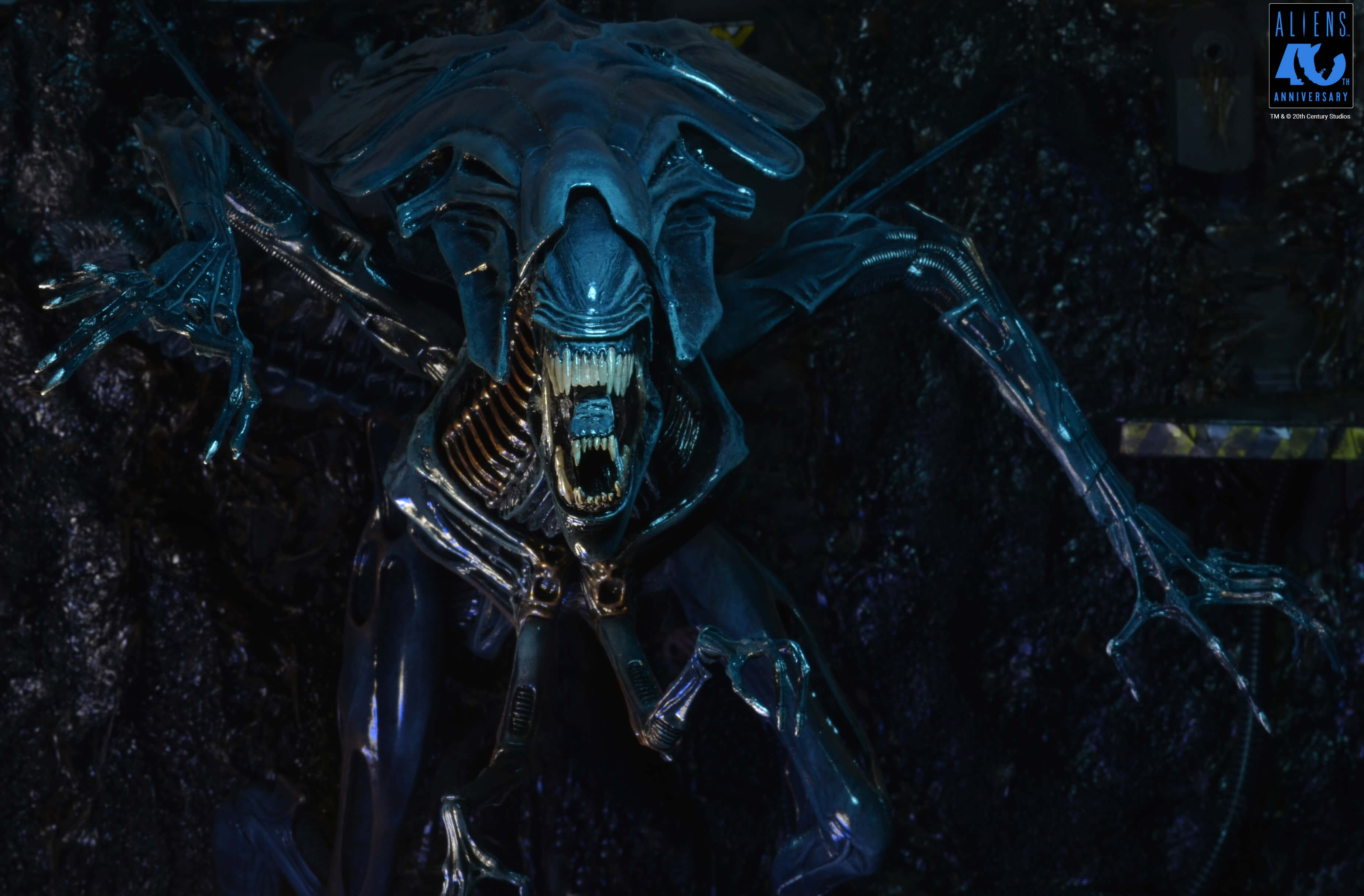 Aliens 40th Anniversary Alien Queen Deluxe Action Figure Gallery Image 5