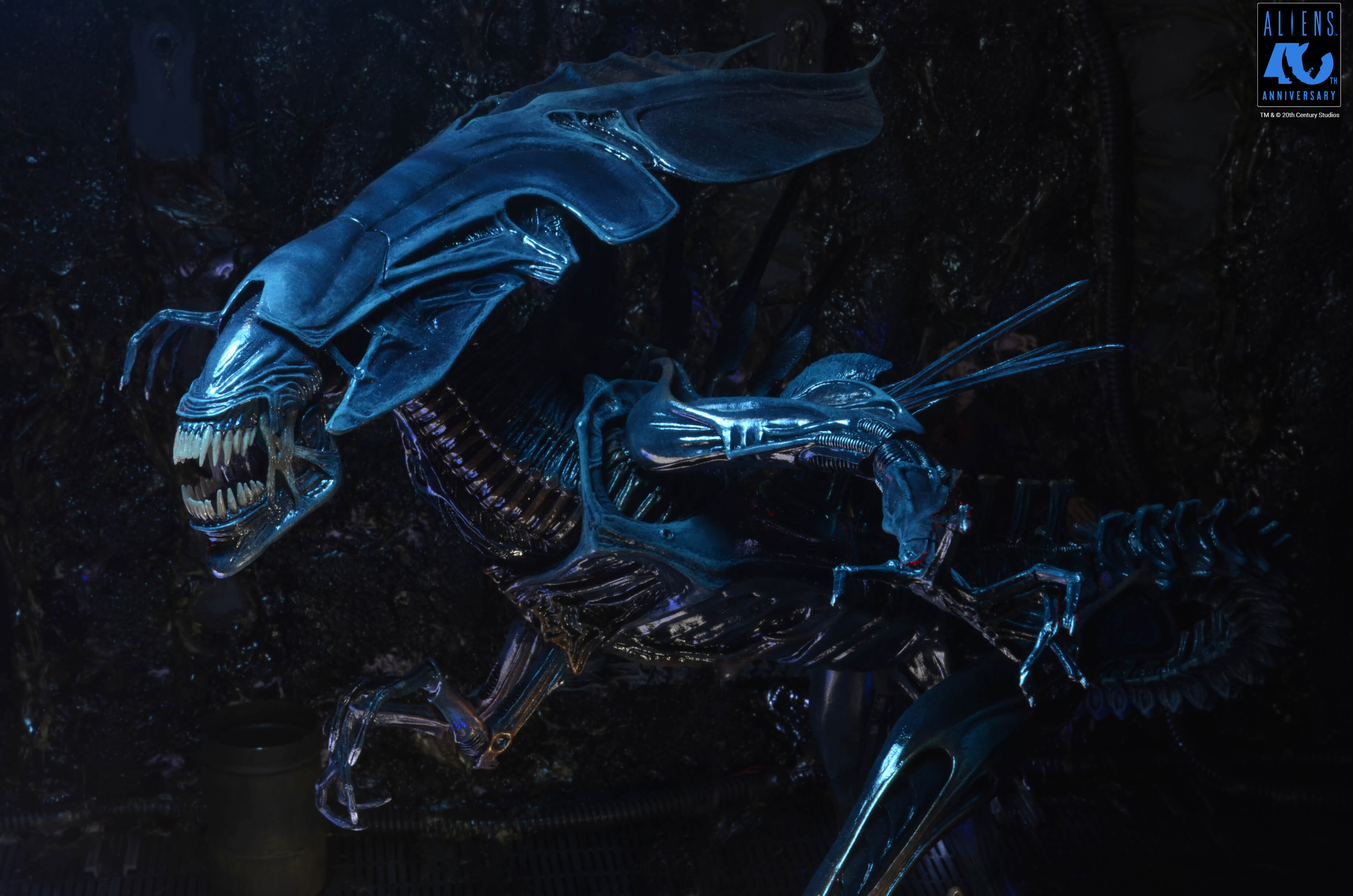 Aliens 40th Anniversary Alien Queen Deluxe Action Figure Gallery Image 6