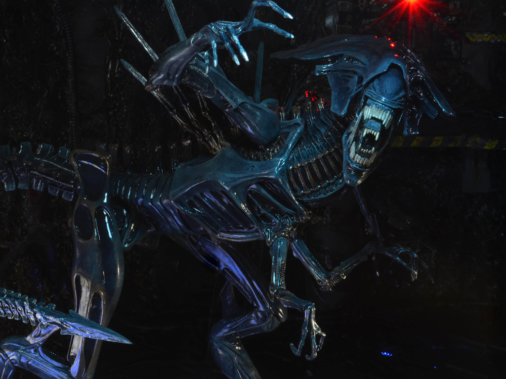 Aliens 40th Anniversary Alien Queen Deluxe Action Figure Gallery Image 1