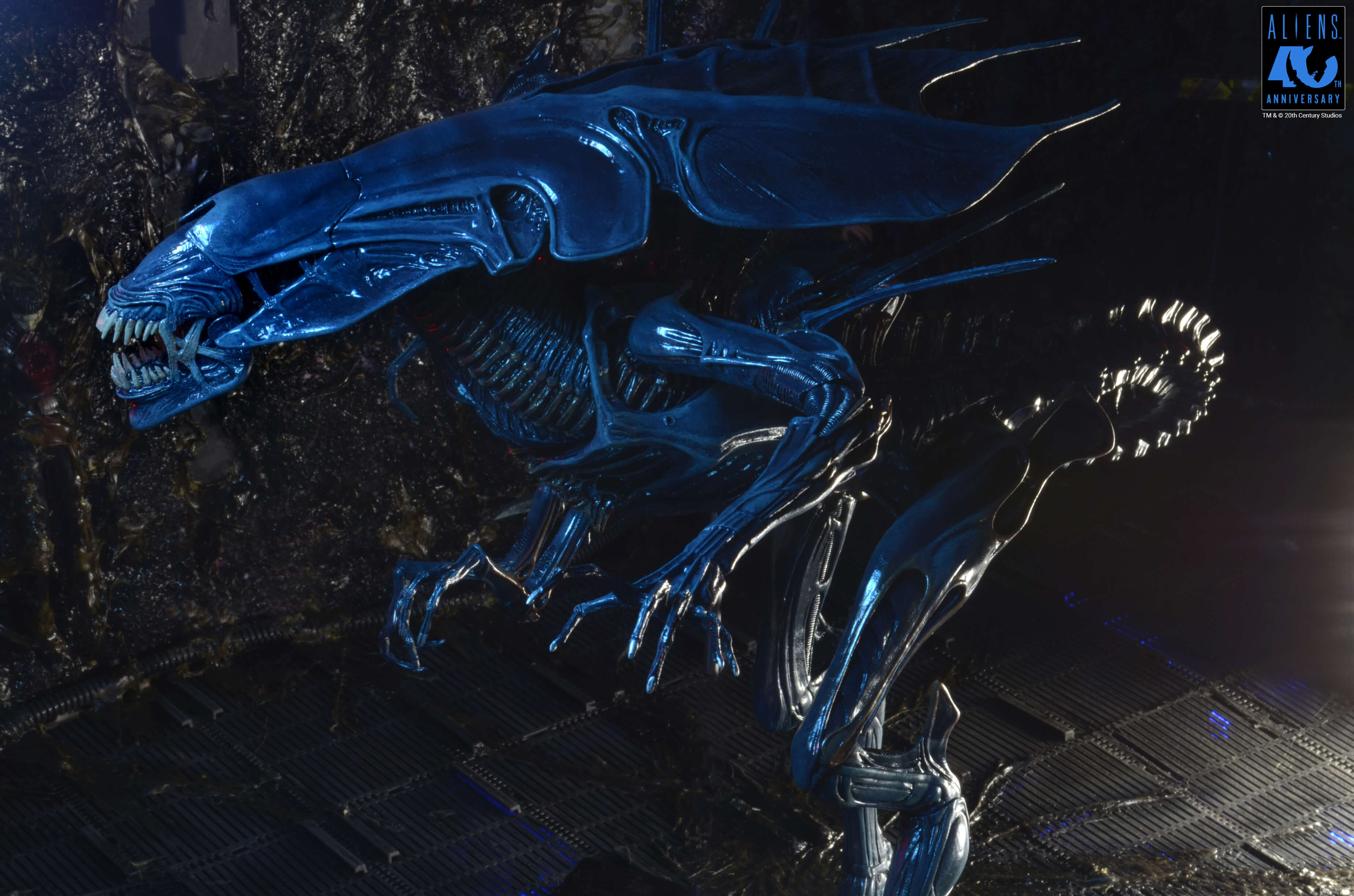 Aliens 40th Anniversary Alien Queen Deluxe Action Figure Gallery Image 10