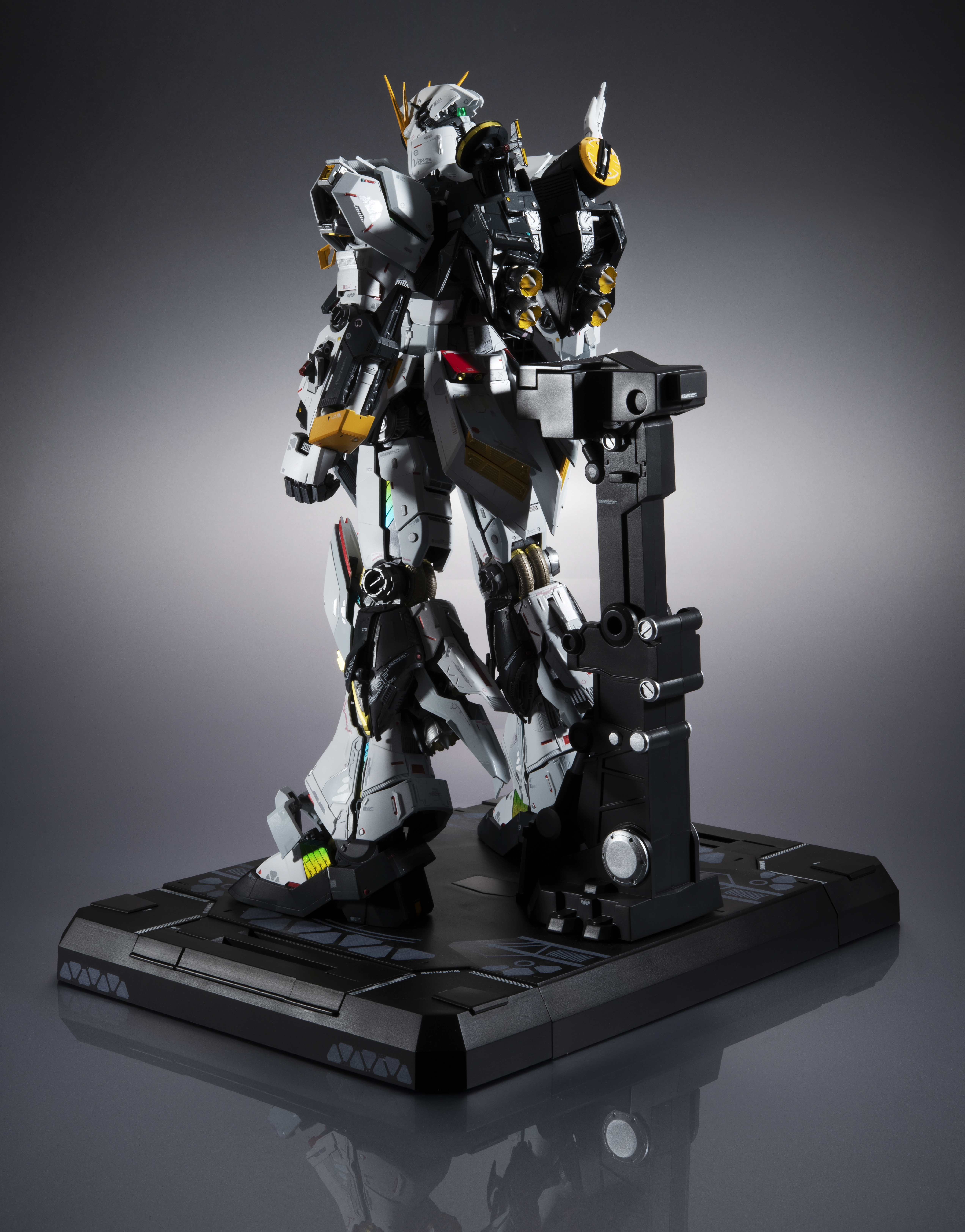 Mobile Suit Gundam: Char's Counterattack Metal Structure Kaitai-Shou-Ki RX-93 Nu Gundam (2nd Reissue) Gallery Image 18