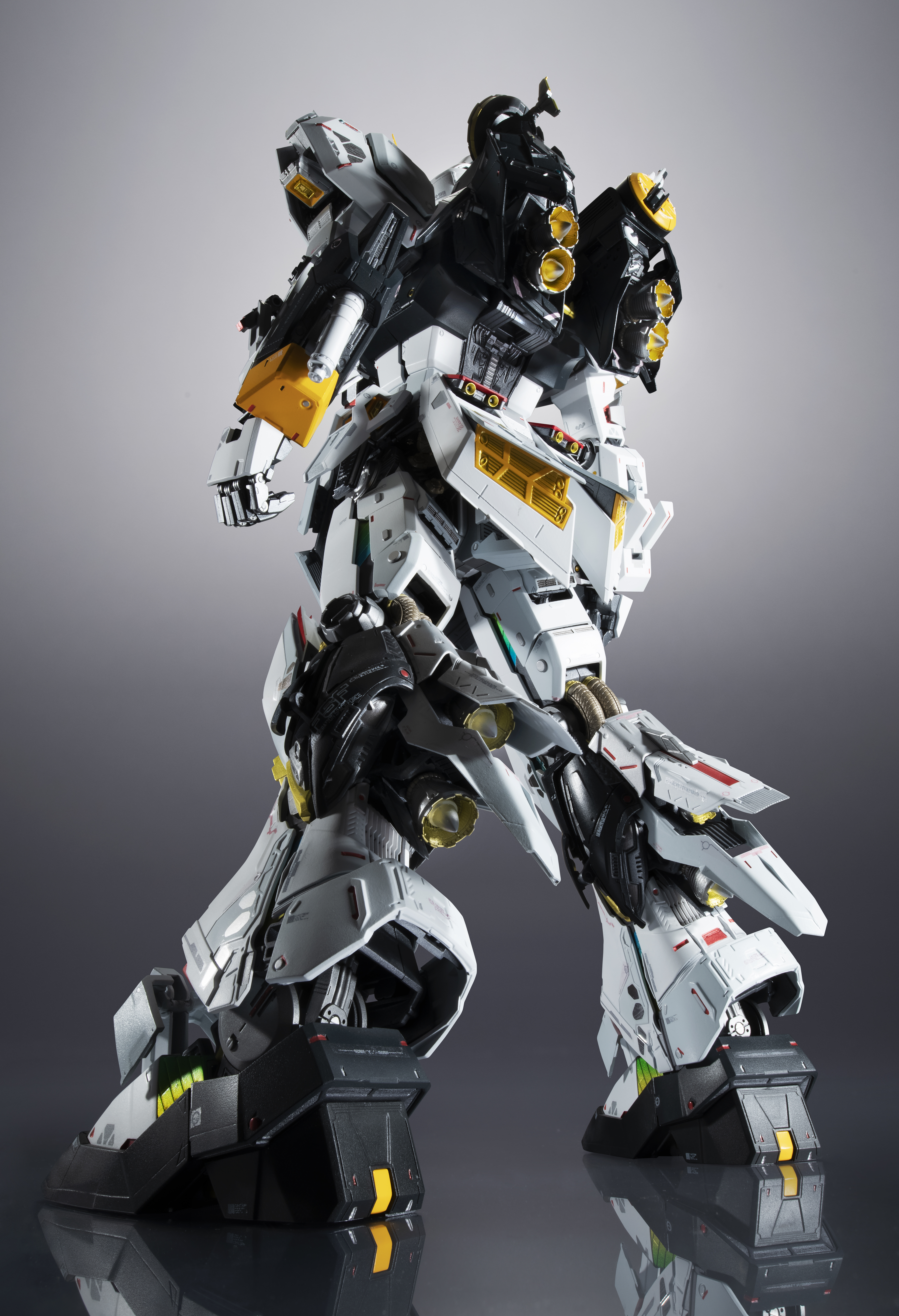 Mobile Suit Gundam: Char's Counterattack Metal Structure Kaitai-Shou-Ki RX-93 Nu Gundam (2nd Reissue) Gallery Image 15