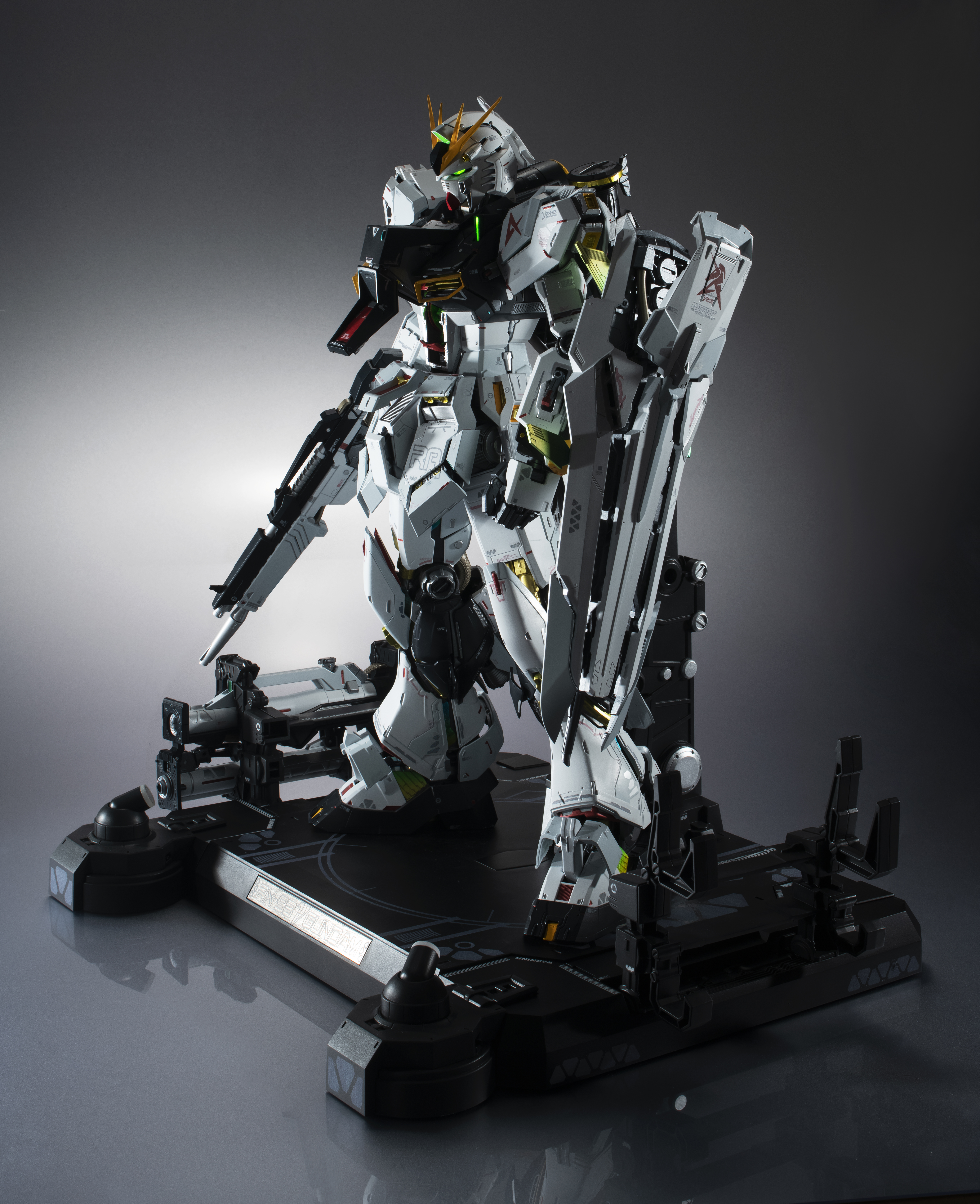 Mobile Suit Gundam: Char's Counterattack Metal Structure Kaitai-Shou-Ki RX-93 Nu Gundam (2nd Reissue) Gallery Image 17