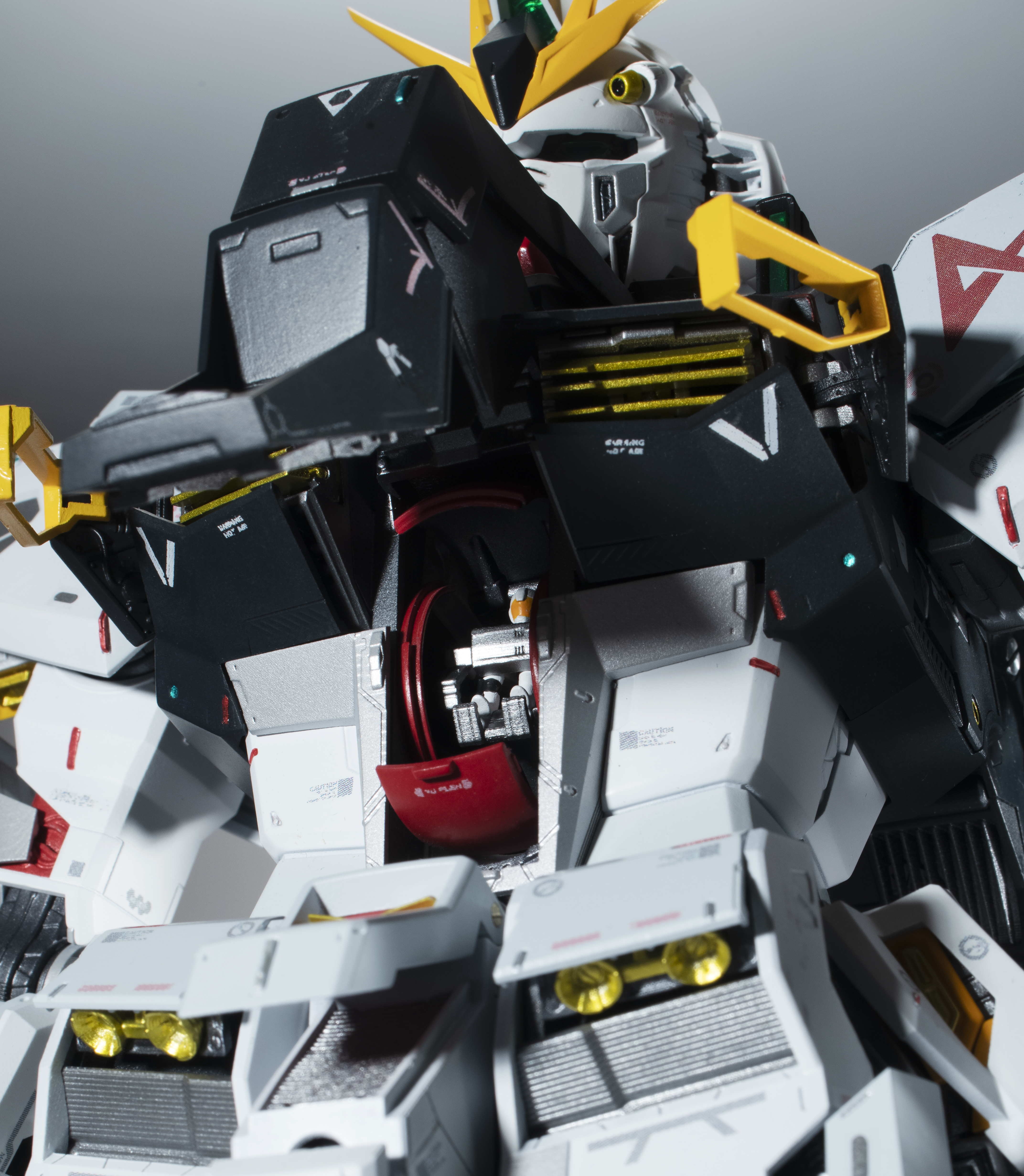 Mobile Suit Gundam: Char's Counterattack Metal Structure Kaitai-Shou-Ki RX-93 Nu Gundam (2nd Reissue) Gallery Image 23
