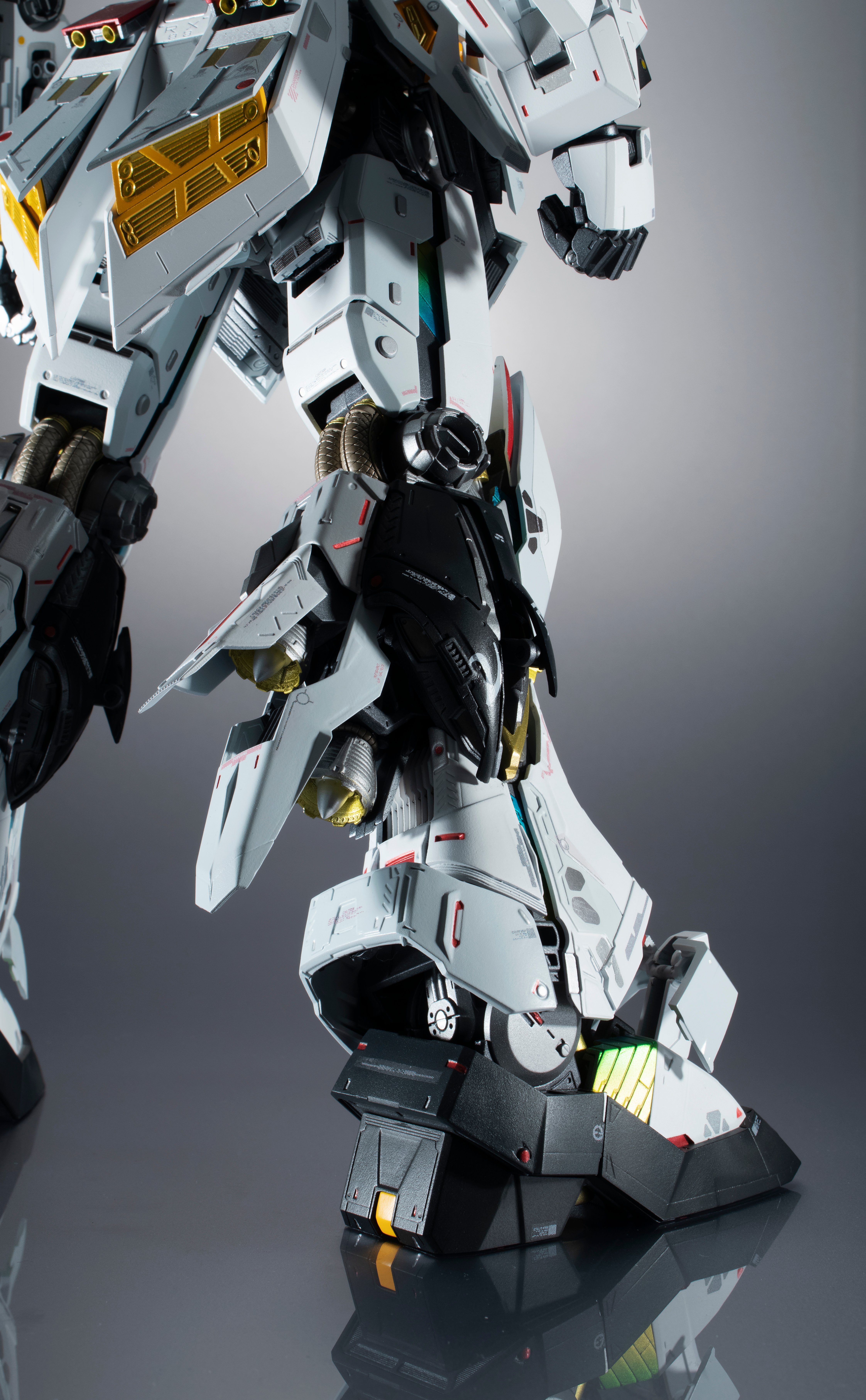 Mobile Suit Gundam: Char's Counterattack Metal Structure Kaitai-Shou-Ki RX-93 Nu Gundam (2nd Reissue) Gallery Image 30