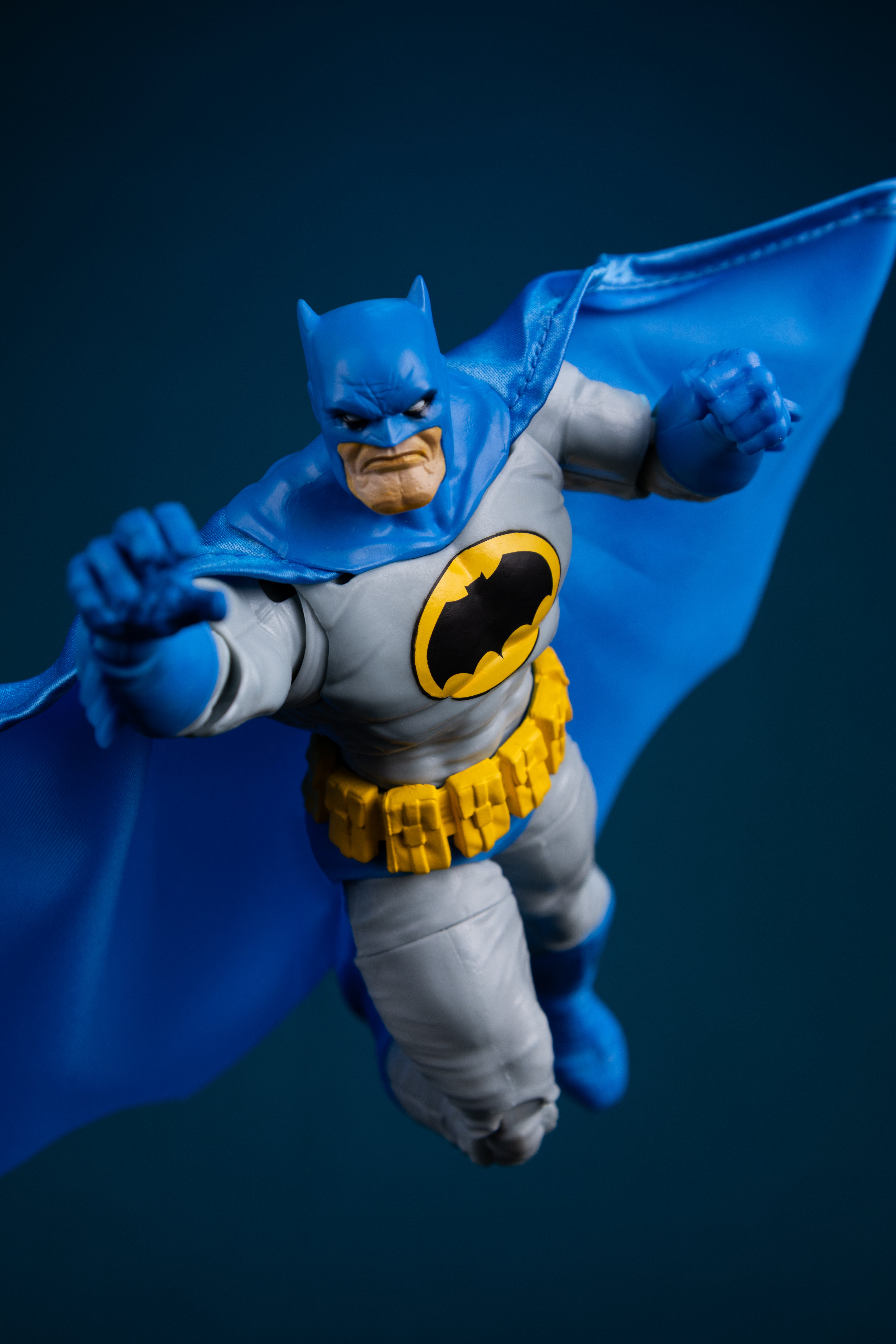 Batman: The Dark Knight Returns DC Multiverse Batman Action Figure Gallery Image 7