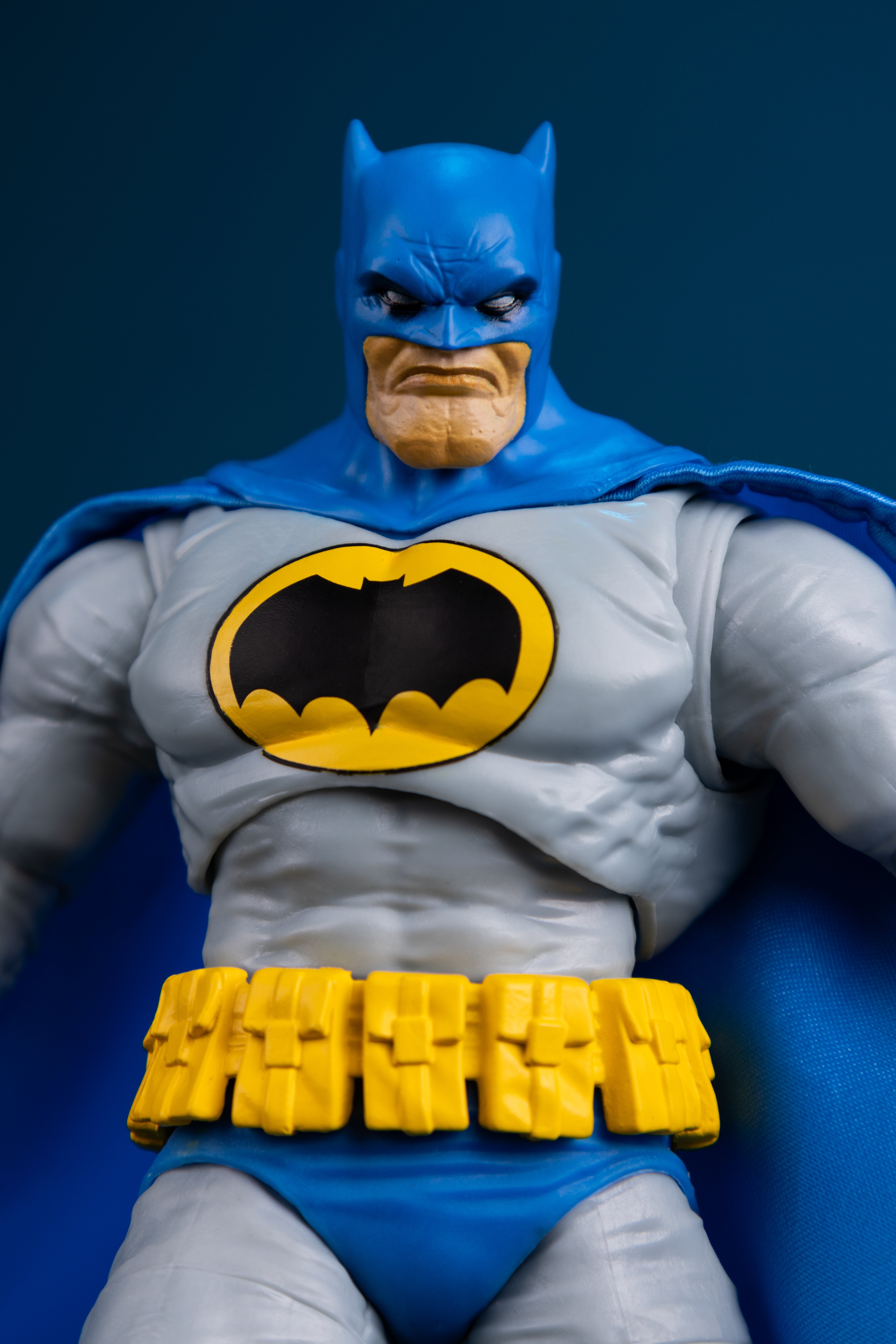 Batman: The Dark Knight Returns DC Multiverse Batman Action Figure Gallery Image 8