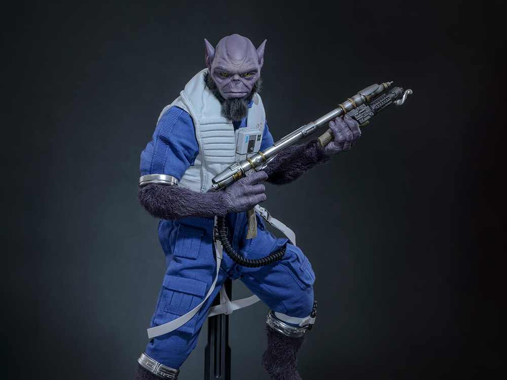 Star Wars: The Mandalorian & Grogu MMS876 Zeb Orrelios 1/6th Scale Collectible Figure Gallery Image 1