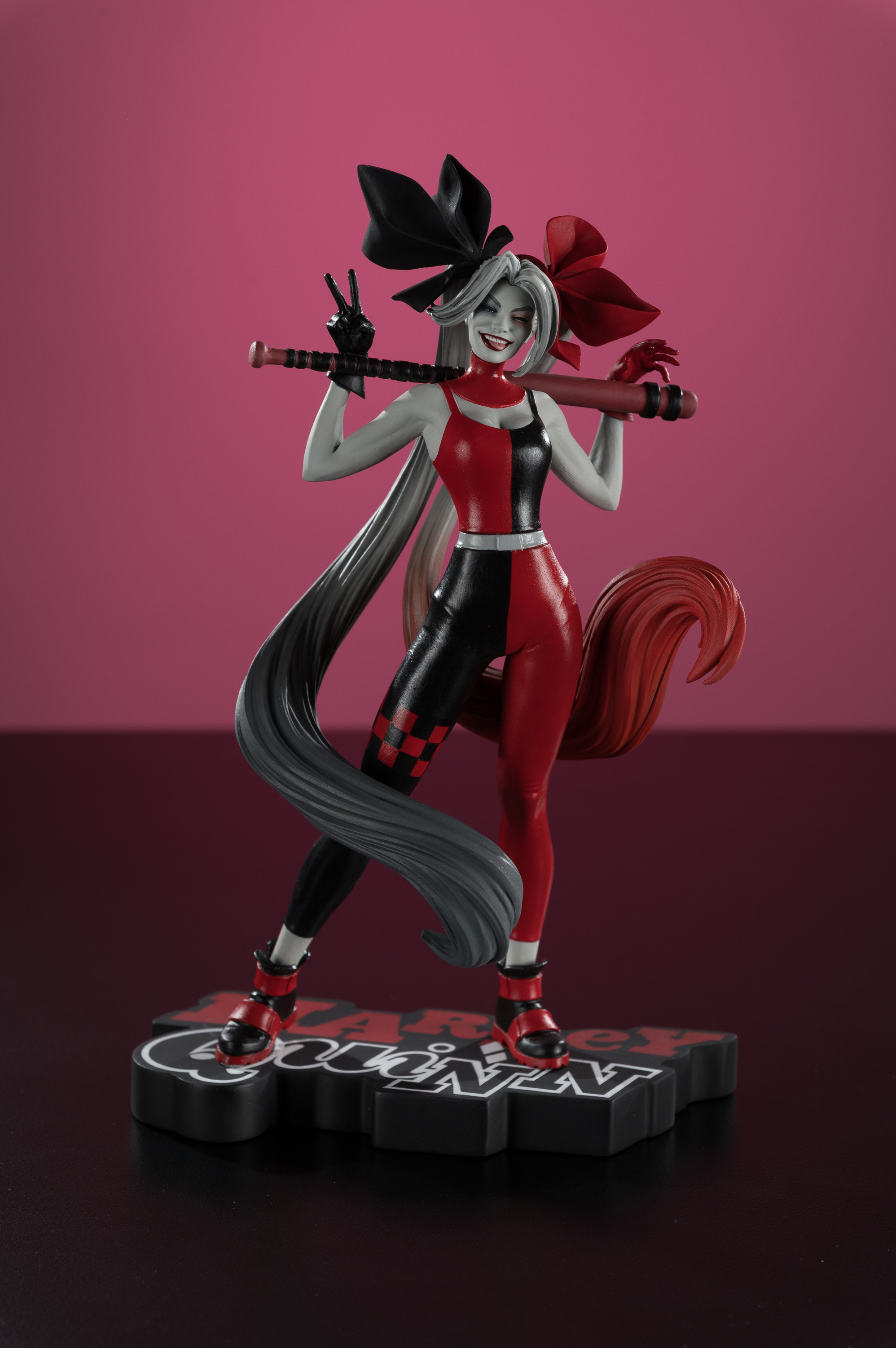 DC Comics Harley Quinn: Red White & Black Harley Quinn 1/10 Scale DC Comics Harley Quinn: Red White & Black Harley Quinn 1/10 Scale