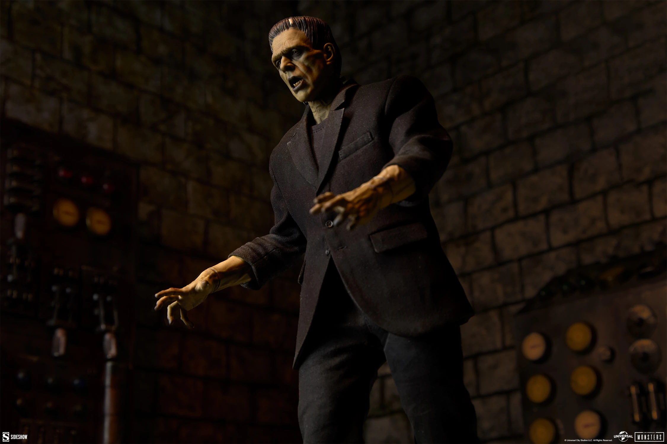 Universal Monsters Frankenstein's Monster (Deluxe Plus Ver.) 1/6 Scale Figure Gallery Image 8