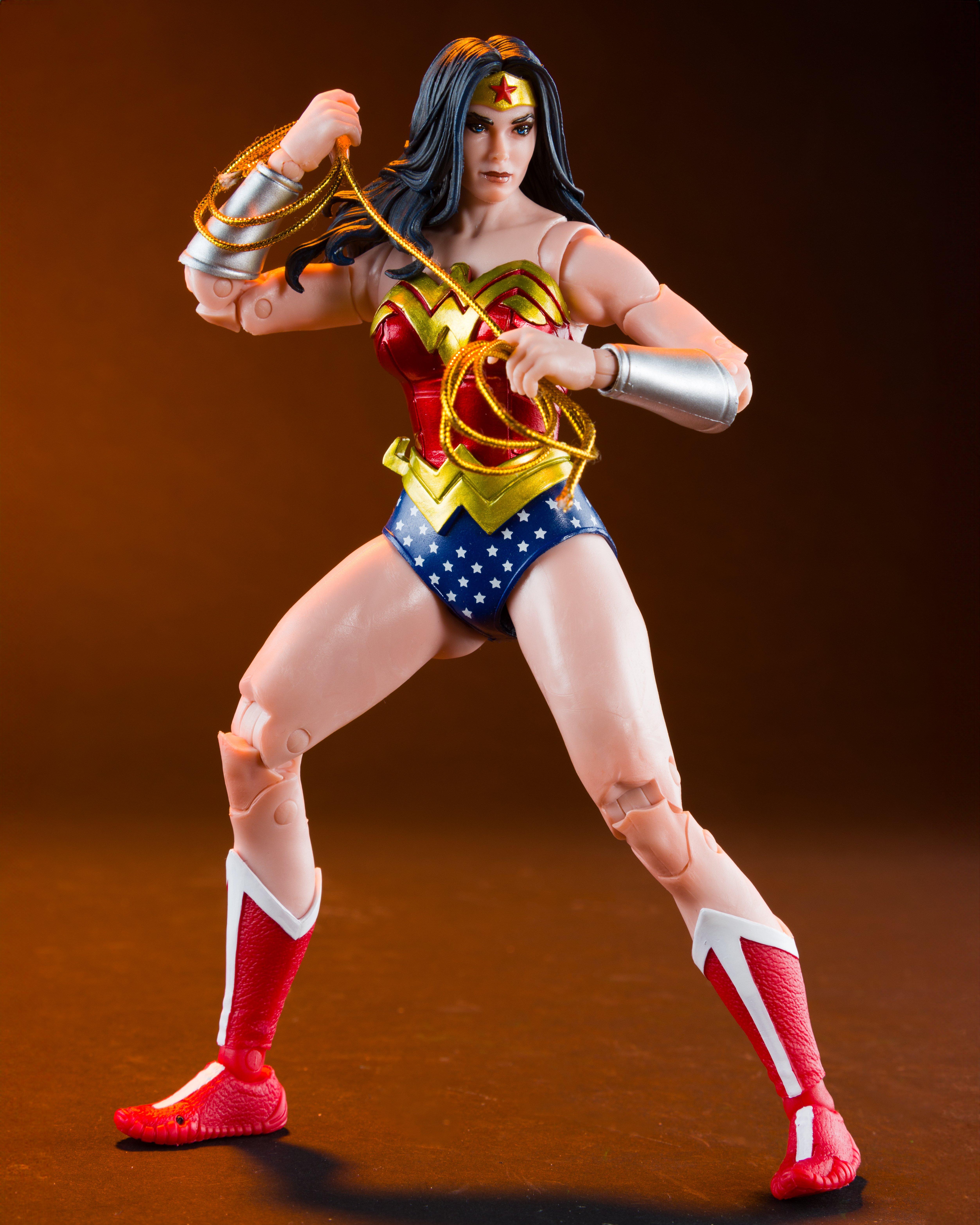 DC Multiverse McFarlane Vault Collection Wonder Woman (Classic) Action Figure Gallery Image 3