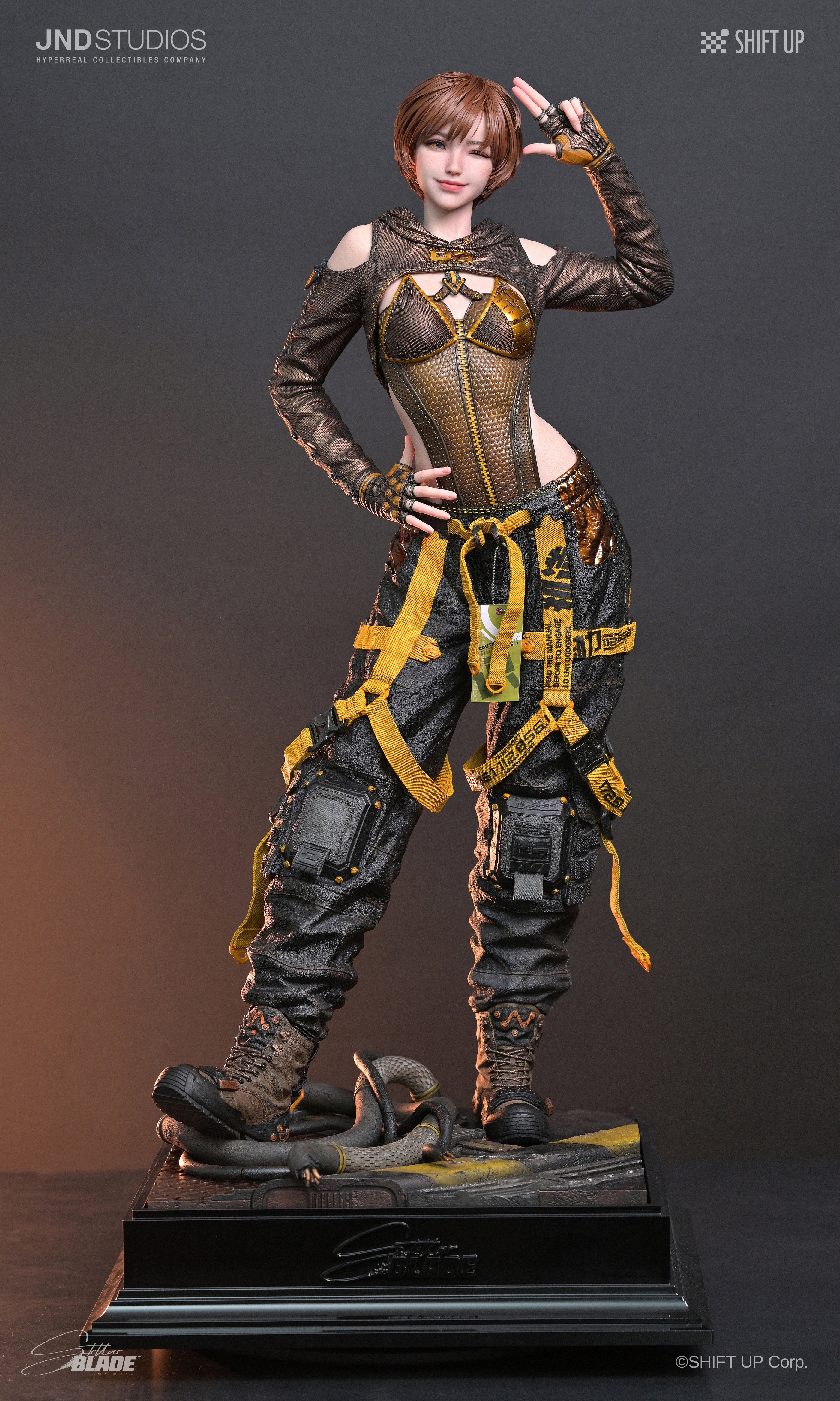 Stellar Blade Hyperreal Raven and Lily 1/3 Scale Limited Edition Statue Set Gallery Image 3
