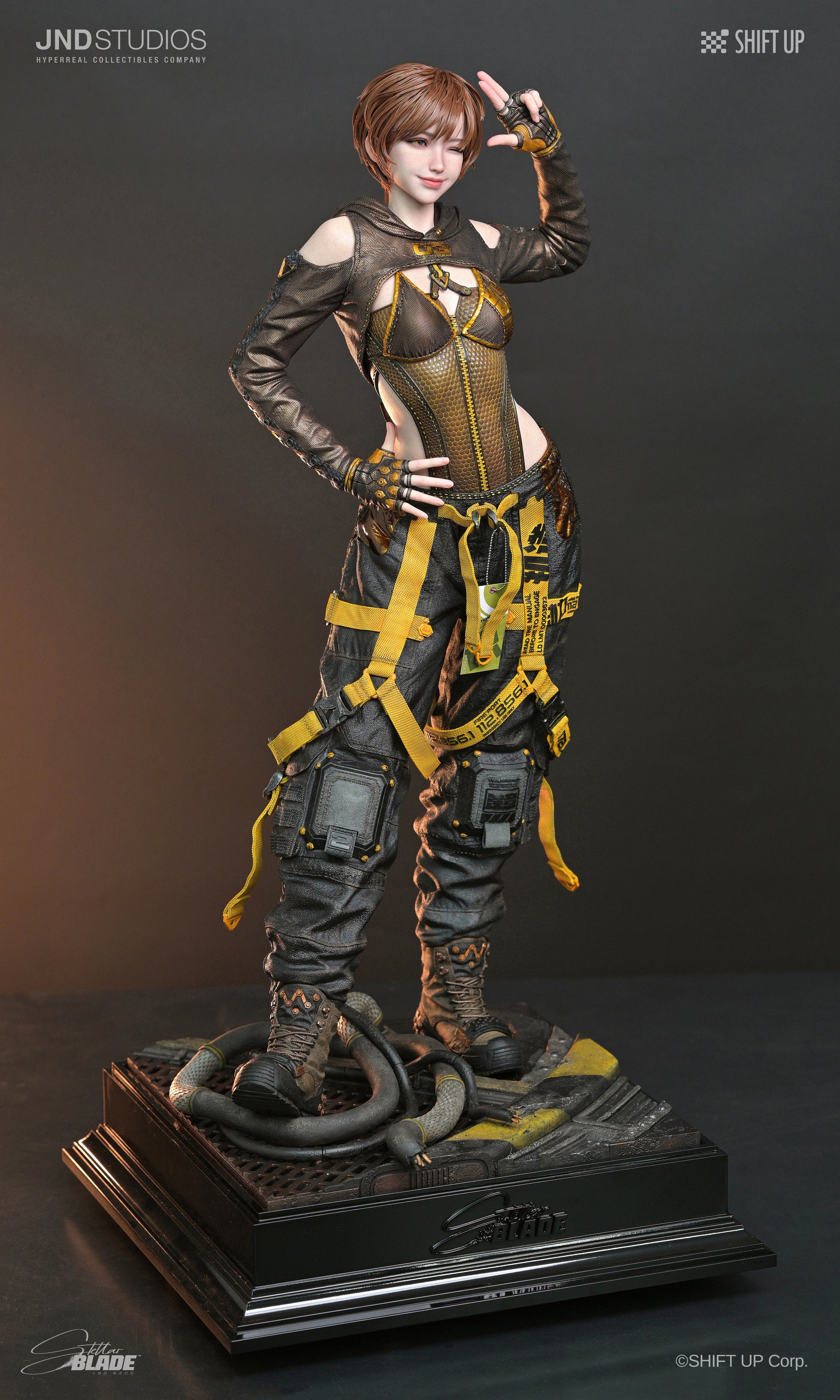 Stellar Blade Hyperreal Raven and Lily 1/3 Scale Limited Edition Statue Set Gallery Image 7