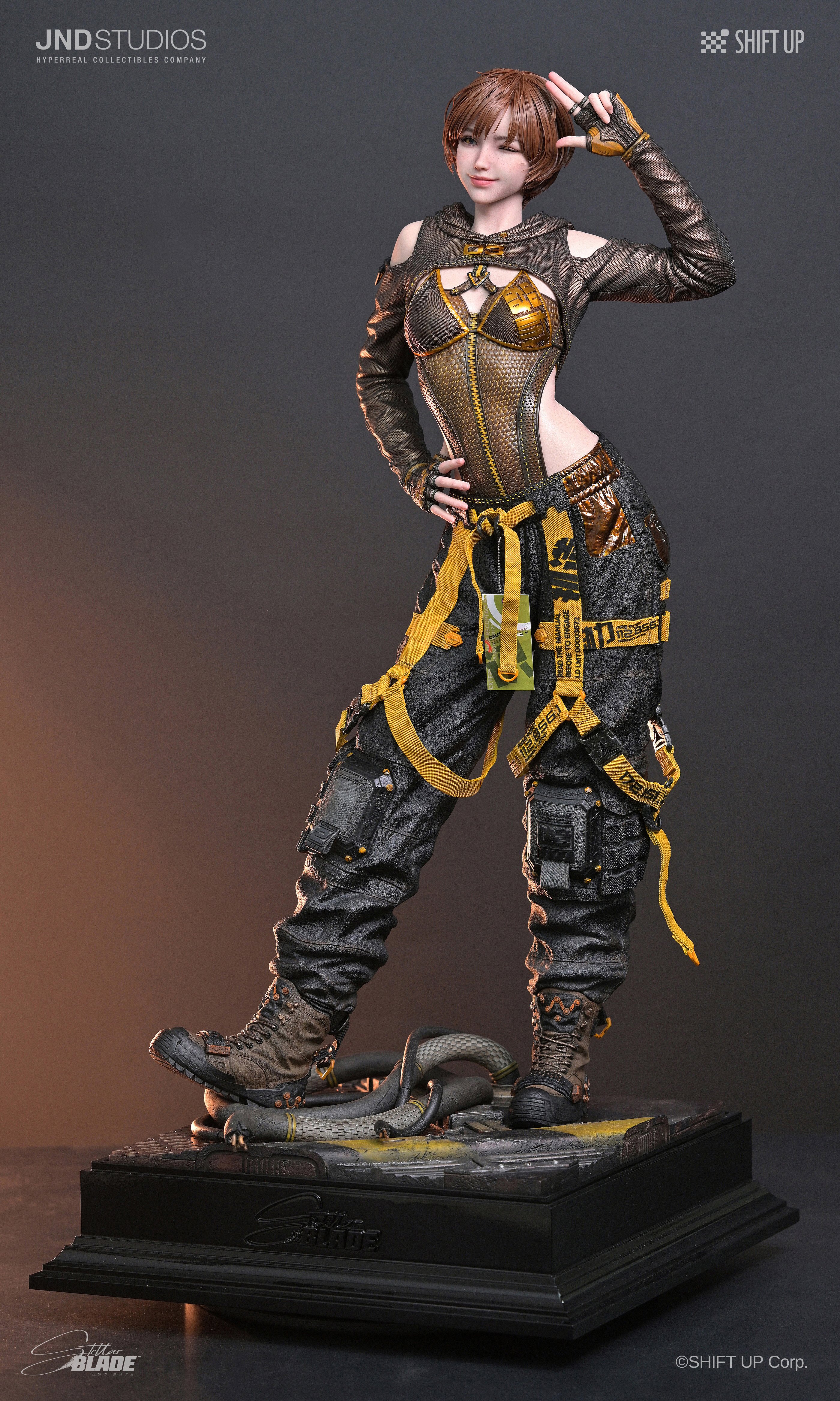 Stellar Blade Hyperreal Raven and Lily 1/3 Scale Limited Edition Statue Set Gallery Image 4