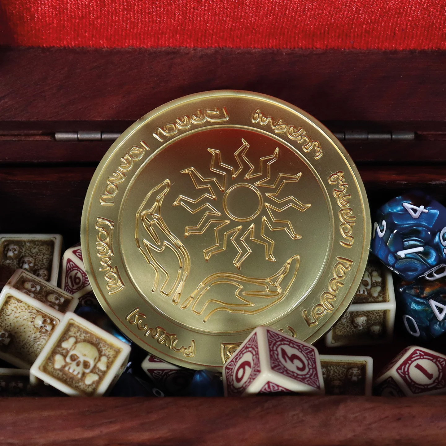 Dungeons & Dragons Amulet of Health (24k Gold Plated) Limited Edition Medallion Gallery Image 9