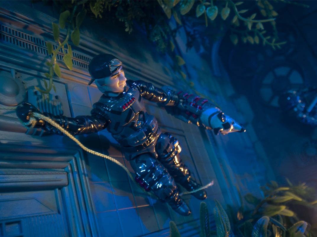 Operation: Recall Wave 1 Breacher and Hellhound Action Figure Gallery Image 3