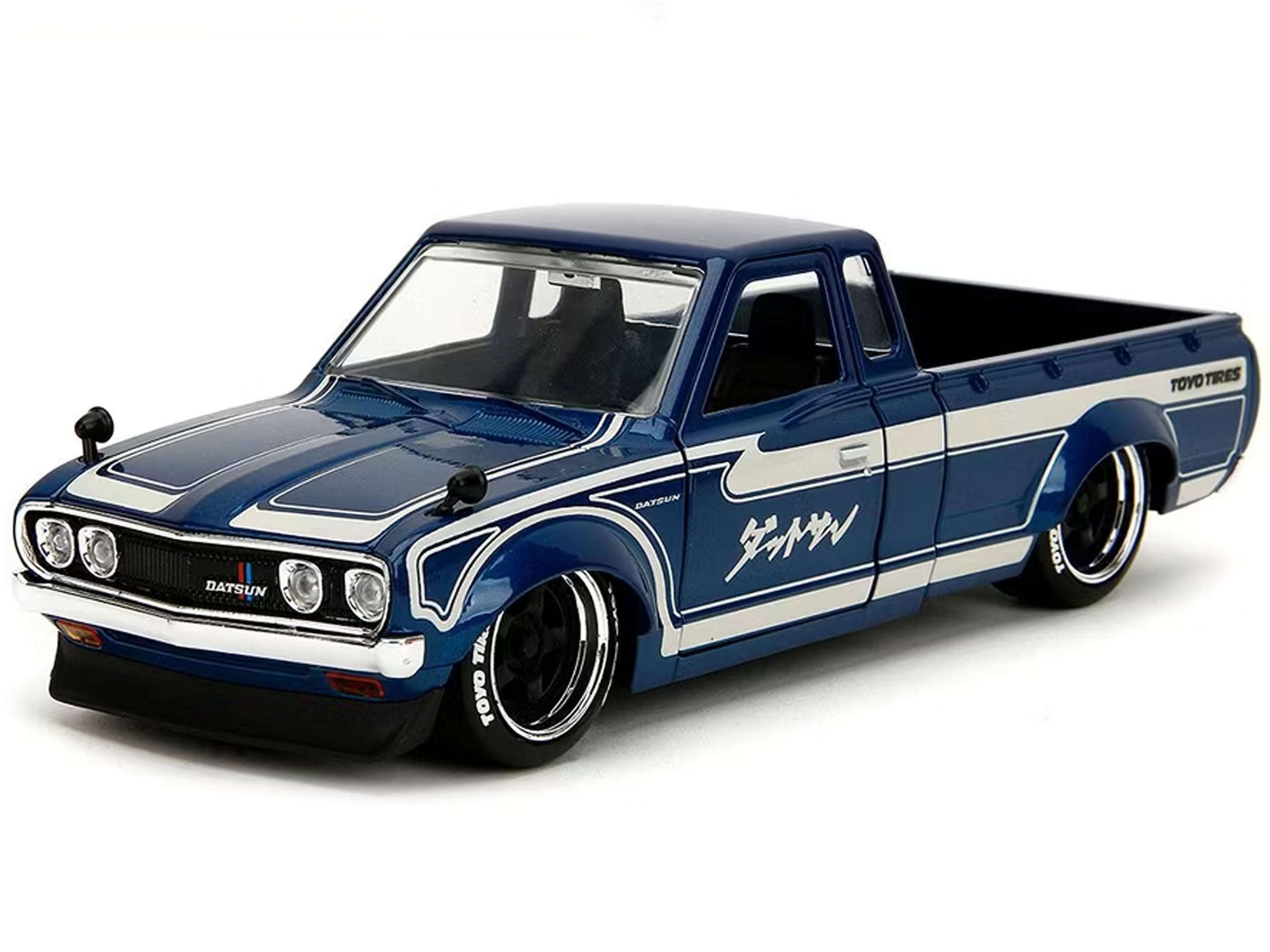 Japan's Domestic Market 1972 Datsun 620 1/24 Scale Die-Cast Model