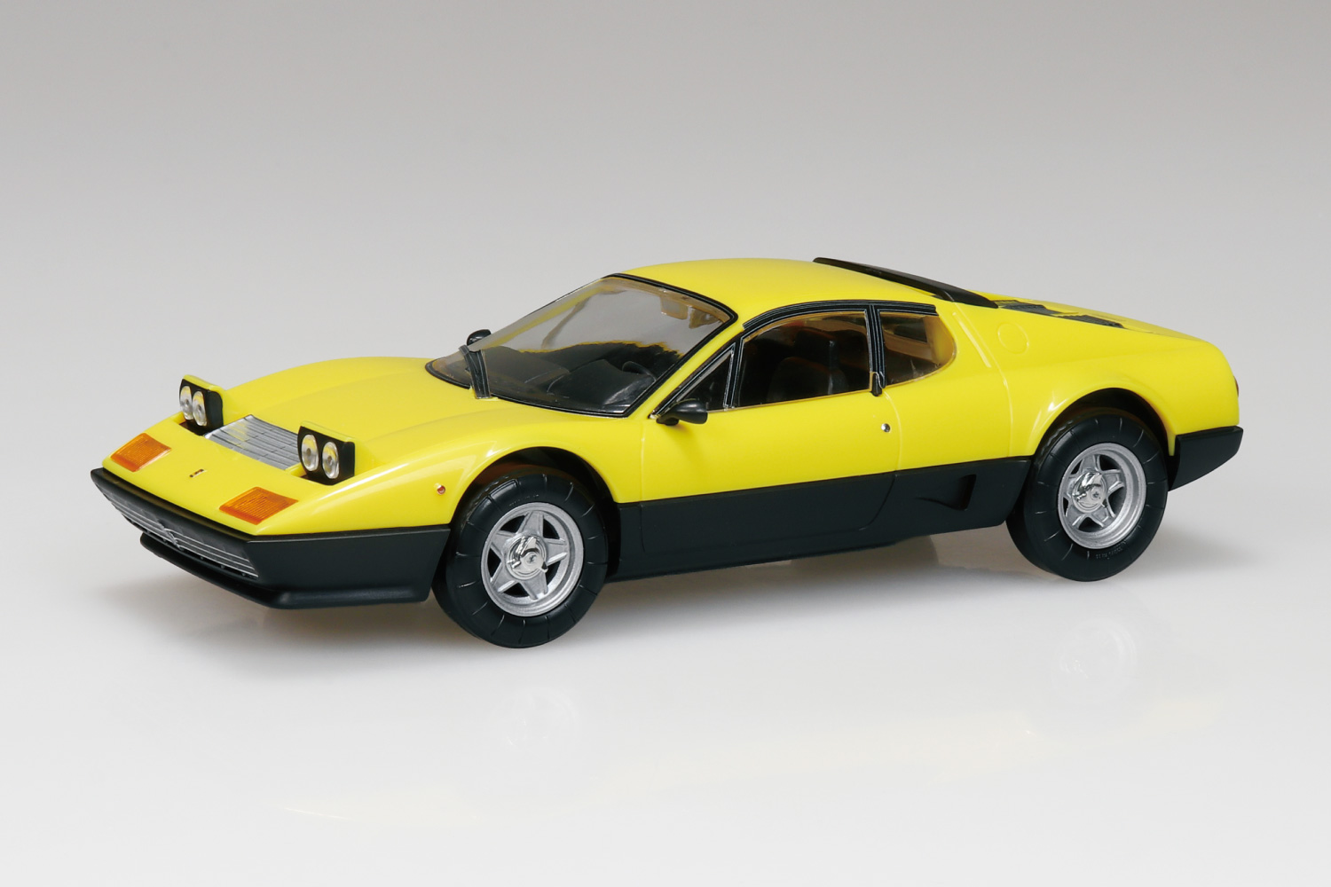 Aoshima Snap Kit No.26-YW Ferrari 512 BB (Yellow) 1/32 Scale Model Kit