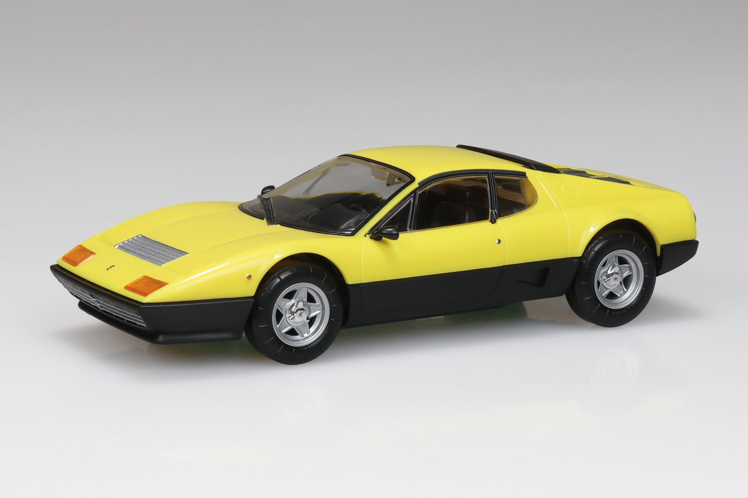 Aoshima Snap Kit No.26-YW Ferrari 512 BB (Yellow) 1/32 Scale Model Kit