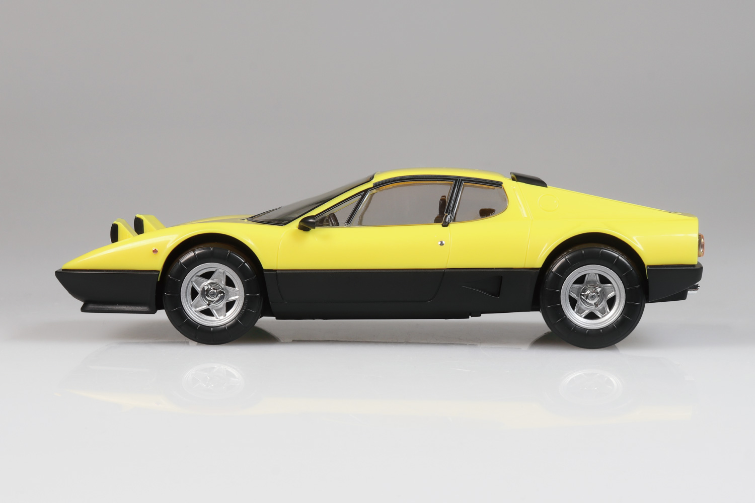Aoshima Snap Kit No.26-YW Ferrari 512 BB (Yellow) 1/32 Scale Model Kit