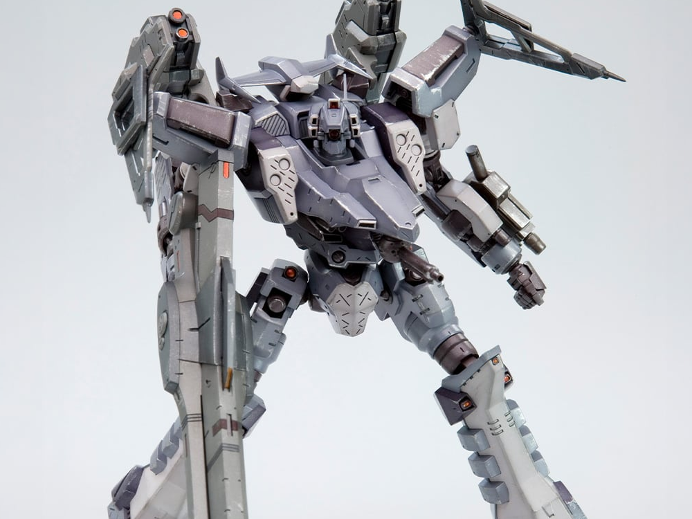 Armored Core 3: Silent Line Variable Infinity Crest CR-C98E2 Assault Type 1/72 Scale Model Kit Gallery Image 1