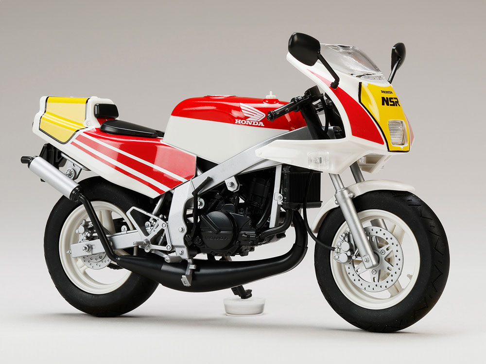 Honda NSR50 '89 Ross White x Fighting Red 1/12 Scale Model Kit