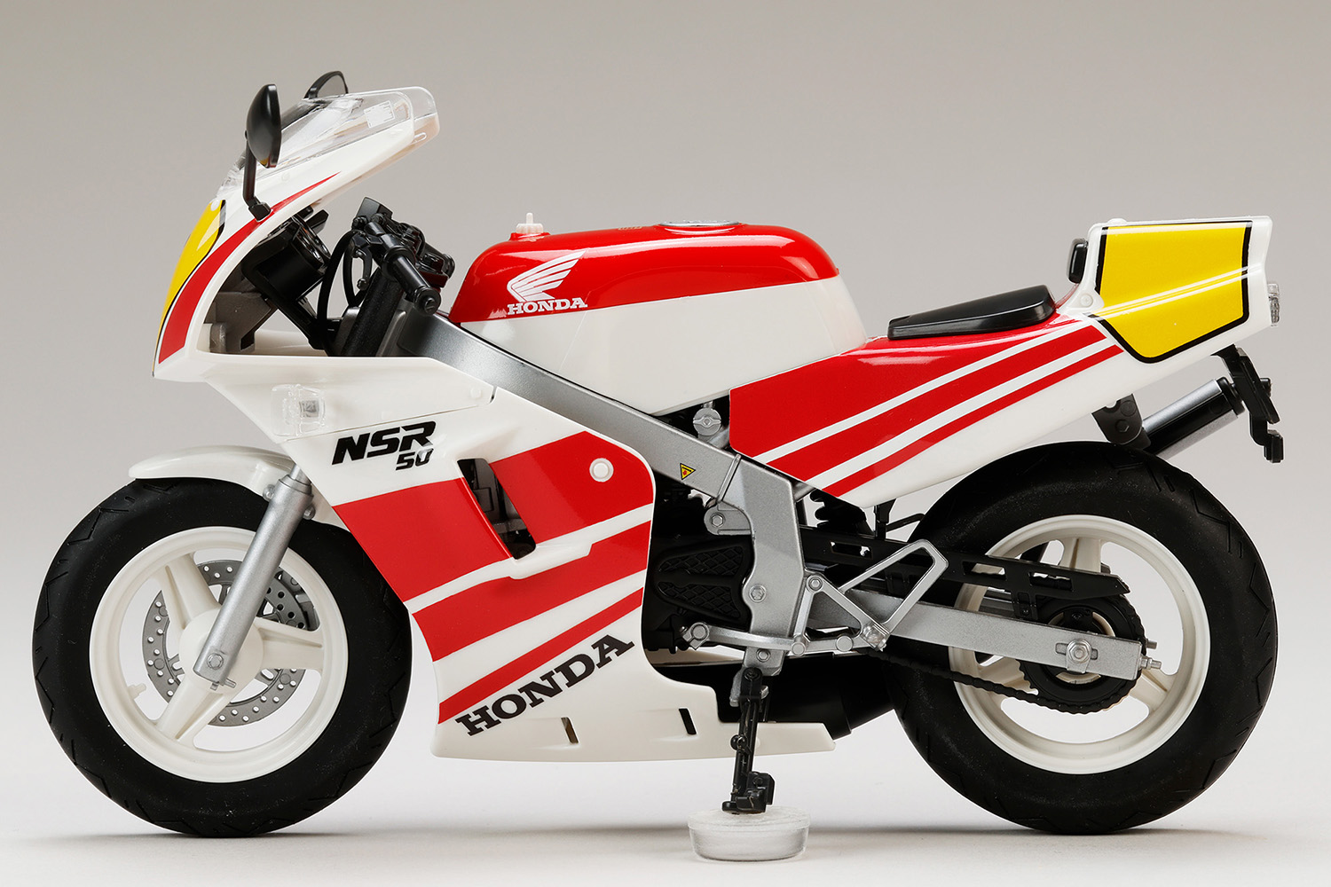 Honda NSR50 '89 Ross White x Fighting Red 1/12 Scale Model Kit