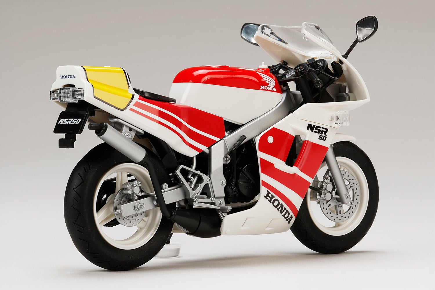 Honda NSR50 '89 Ross White x Fighting Red 1/12 Scale Model Kit Honda NSR50 '89 Ross White x Fighting Red 1/12 Scale Model Kit