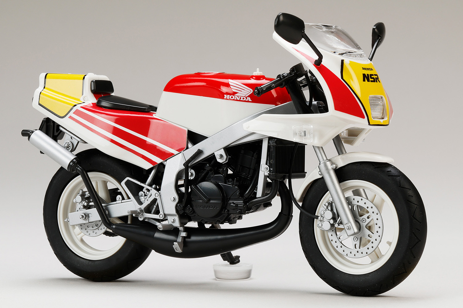 Honda NSR50 '89 Ross White x Fighting Red 1/12 Scale Model Kit