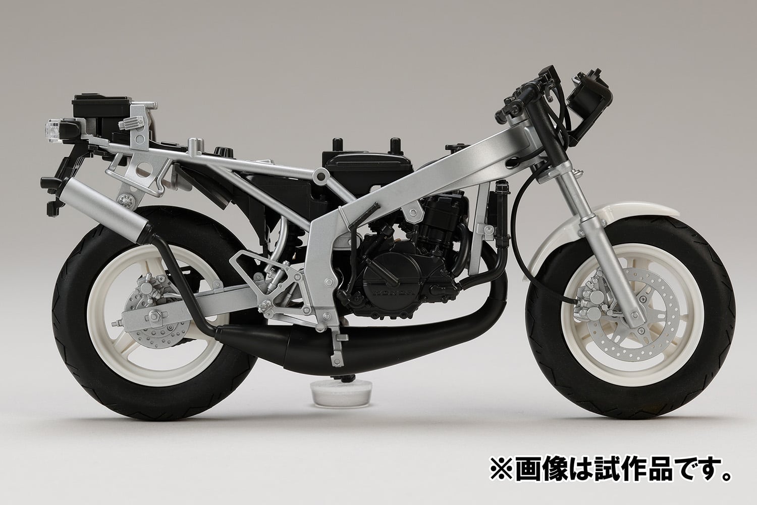 Honda NSR50 '89 Ross White x Fighting Red 1/12 Scale Model Kit
