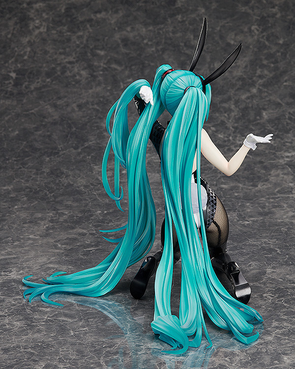 Vocaloid B-Style Hatsune Miku (Art by SanMuYYB Bunny Ver.) 1/4 Scale Figure (Reissue) Gallery Image 7