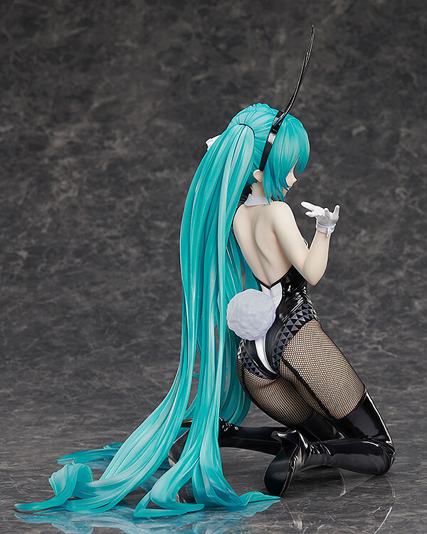 Vocaloid B-Style Hatsune Miku (Art by SanMuYYB Bunny Ver.) 1/4 Scale Figure (Reissue) Gallery Image 6