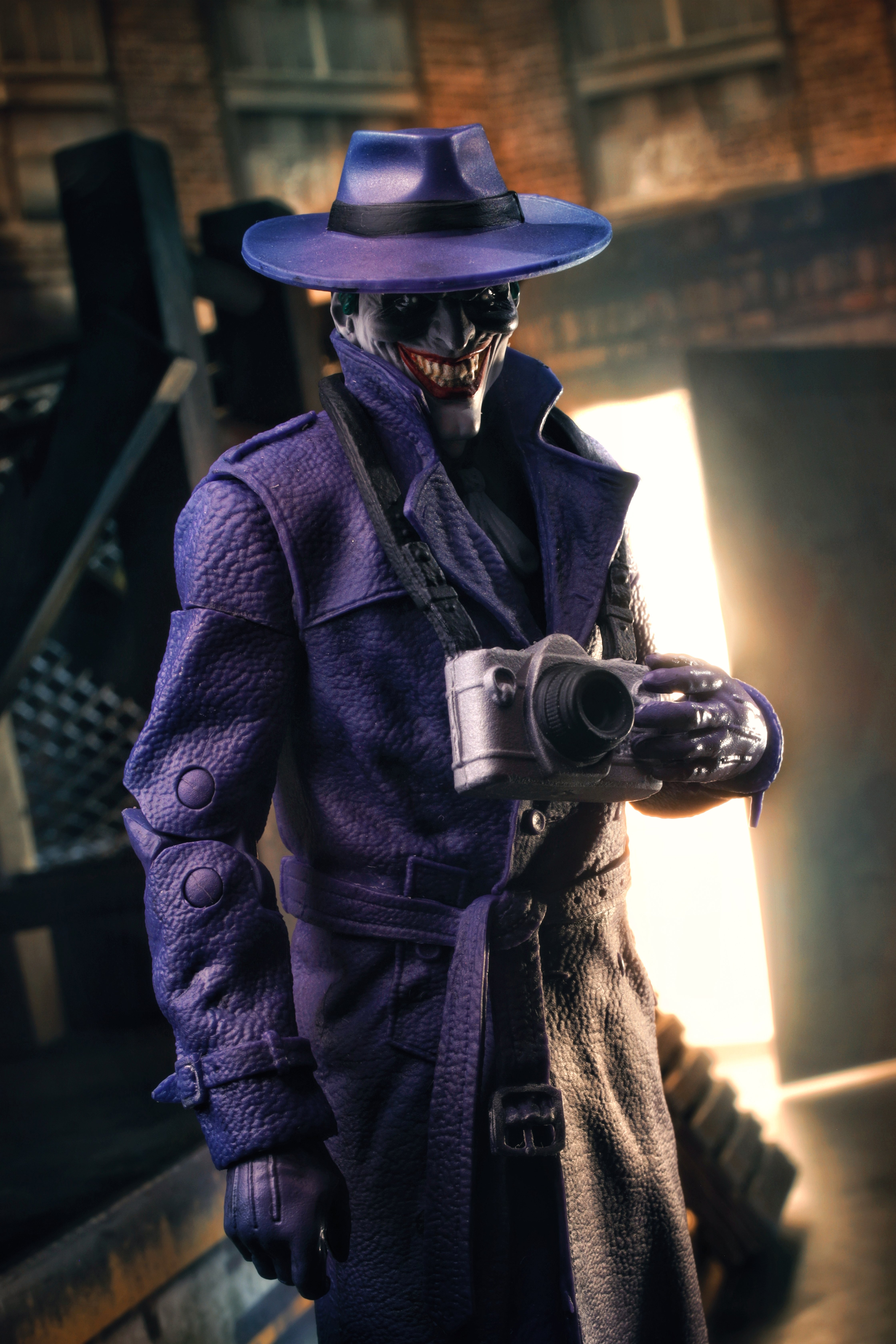 Batman: Three Jokers DC Multiverse McFarlane Vault Collection The Joker (The Comedian) Action Figure Gallery Image 6