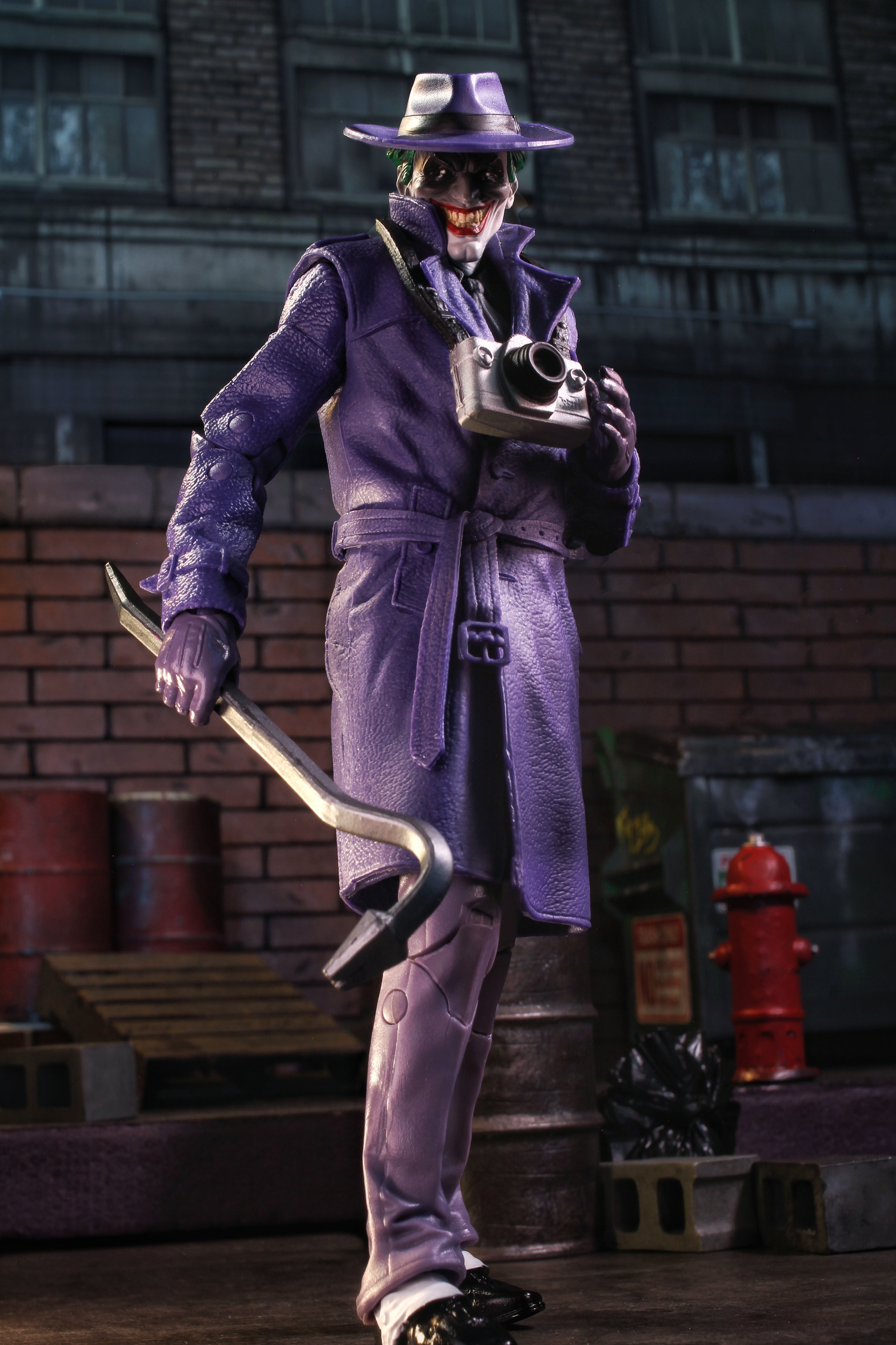 Batman: Three Jokers DC Multiverse McFarlane Vault Collection The Joker (The Comedian) Action Figure Gallery Image 4